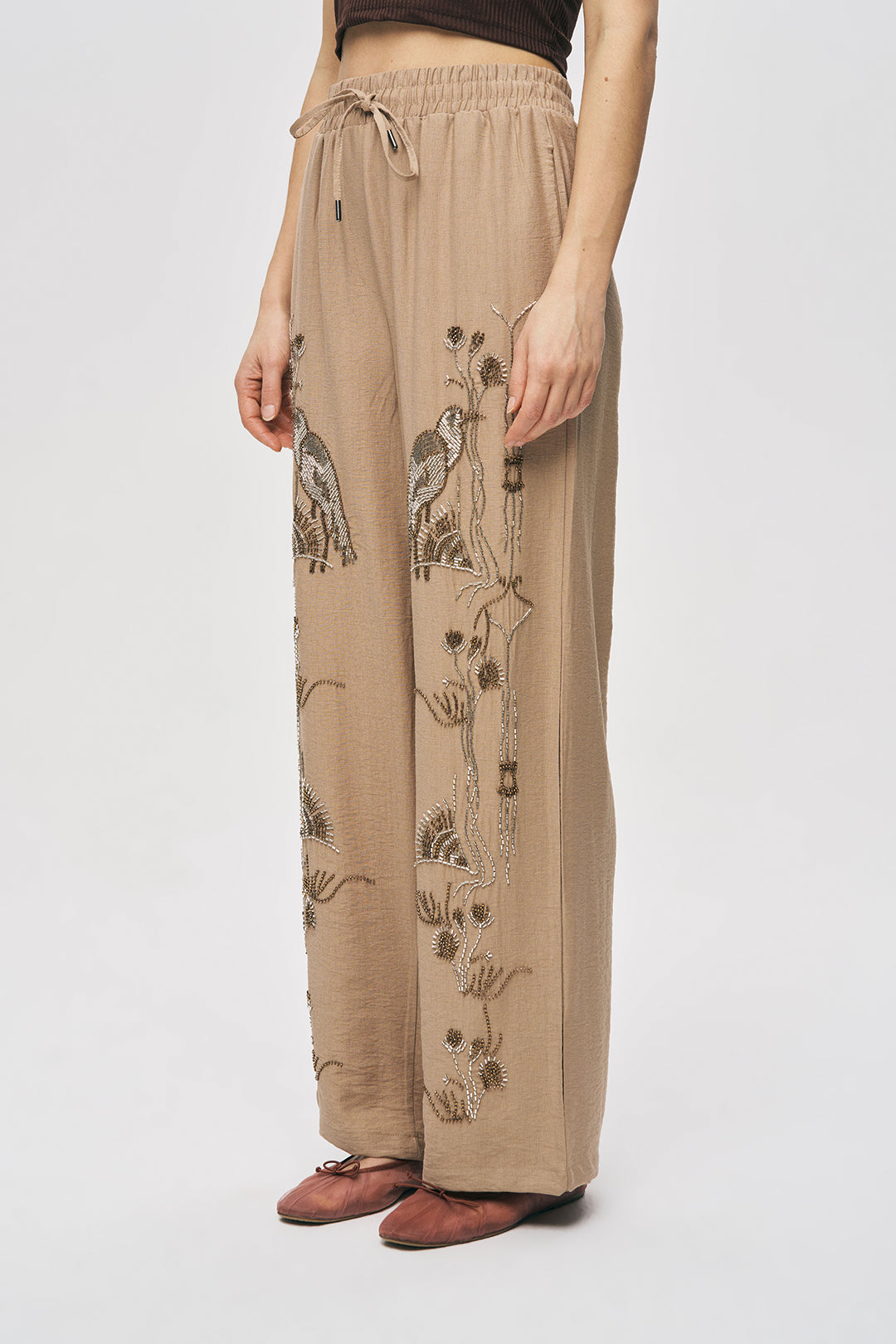 Orfeonegro Kuş ve Çiçek Boncuk İşlemeli Beli Bağcıklı Rahat Kesim Pantolon Bej