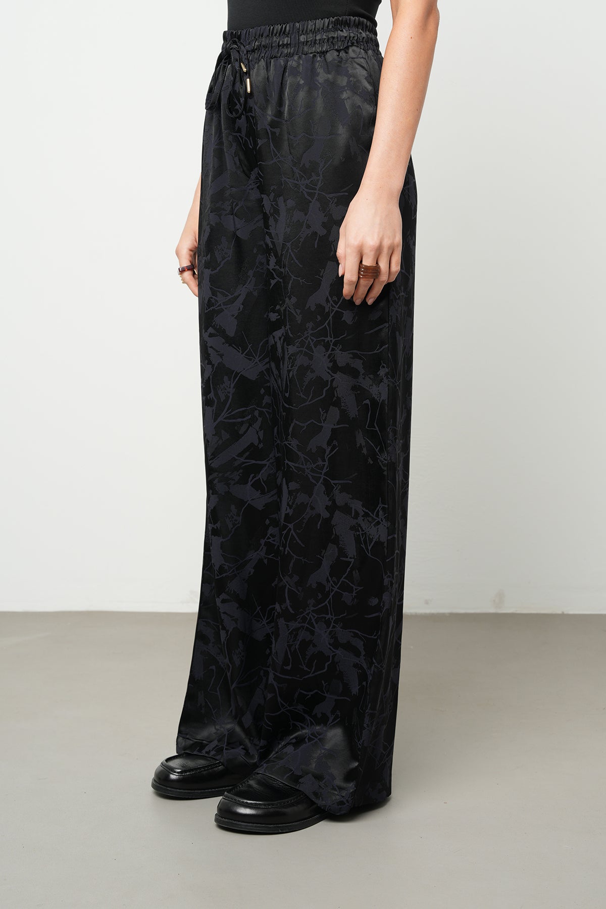 Orfeonegro Siyah Çiçek Desenli Saten Palazzo Pantolon