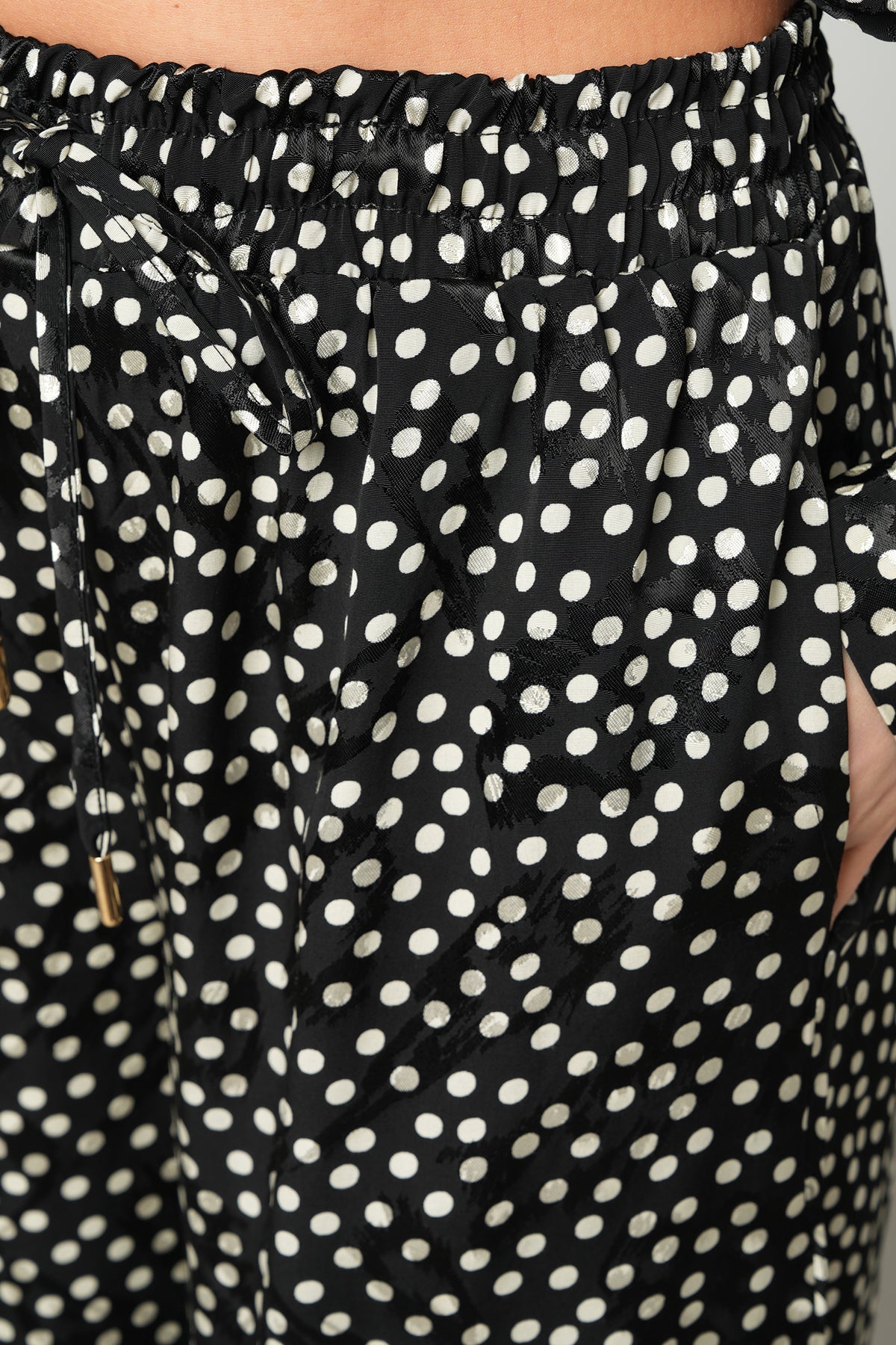 Siyah Puantiyeli Yüksek Bel Saten Pantolon