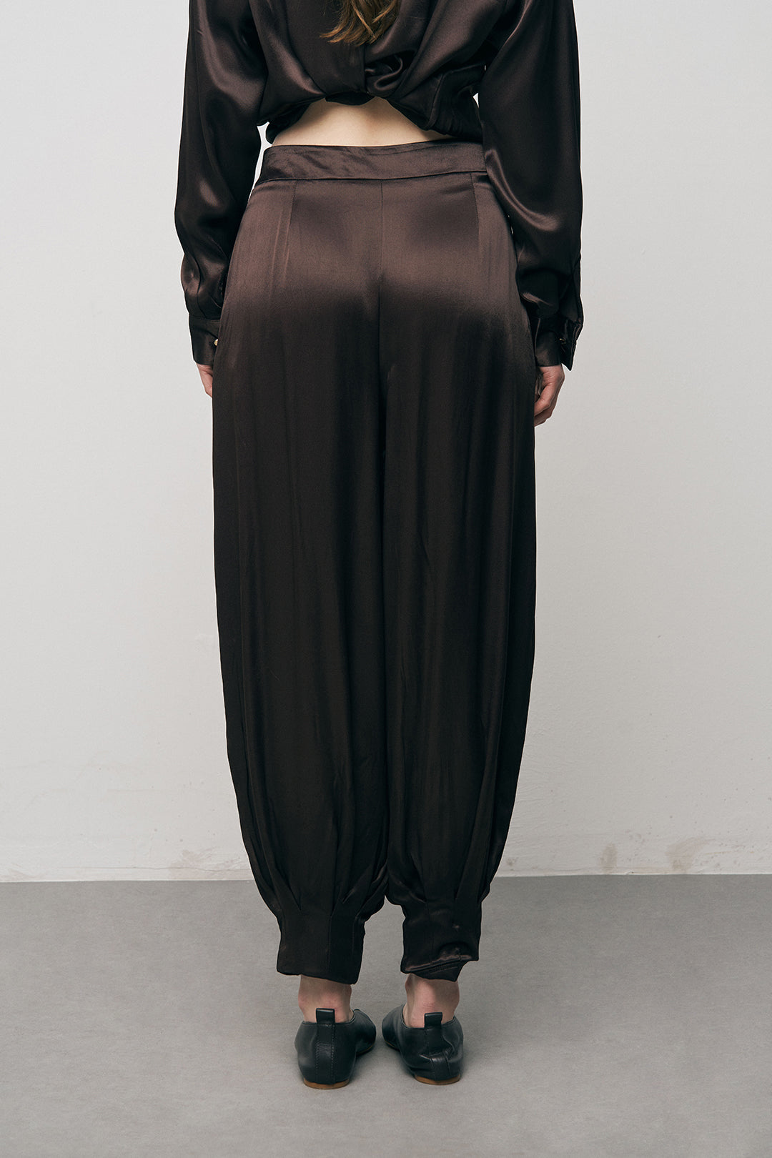 Orfeonegro Kahverengi Saten Şalvar Kesim Paçası Manşetli Pantolon