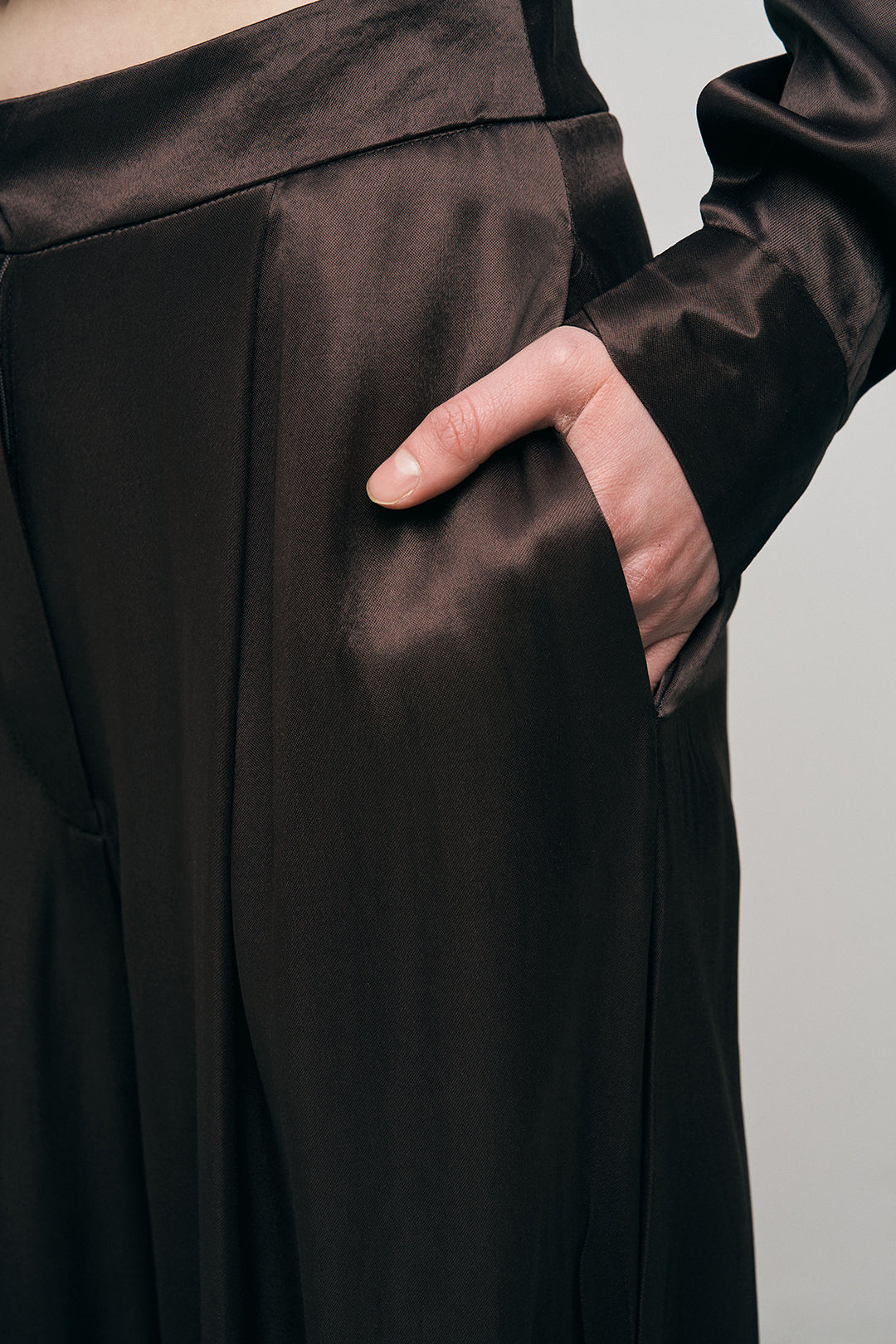 Orfeonegro Kahverengi Saten Şalvar Kesim Paçası Manşetli Pantolon