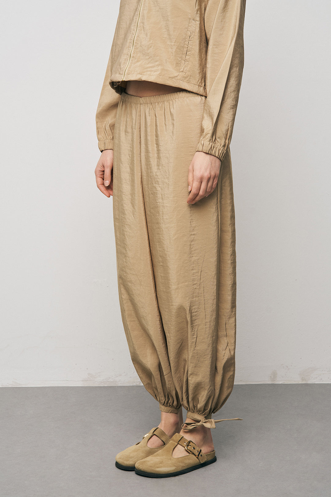 Orfeonegro Bağlama Detaylı Lastikli Paça Bej Pantolon