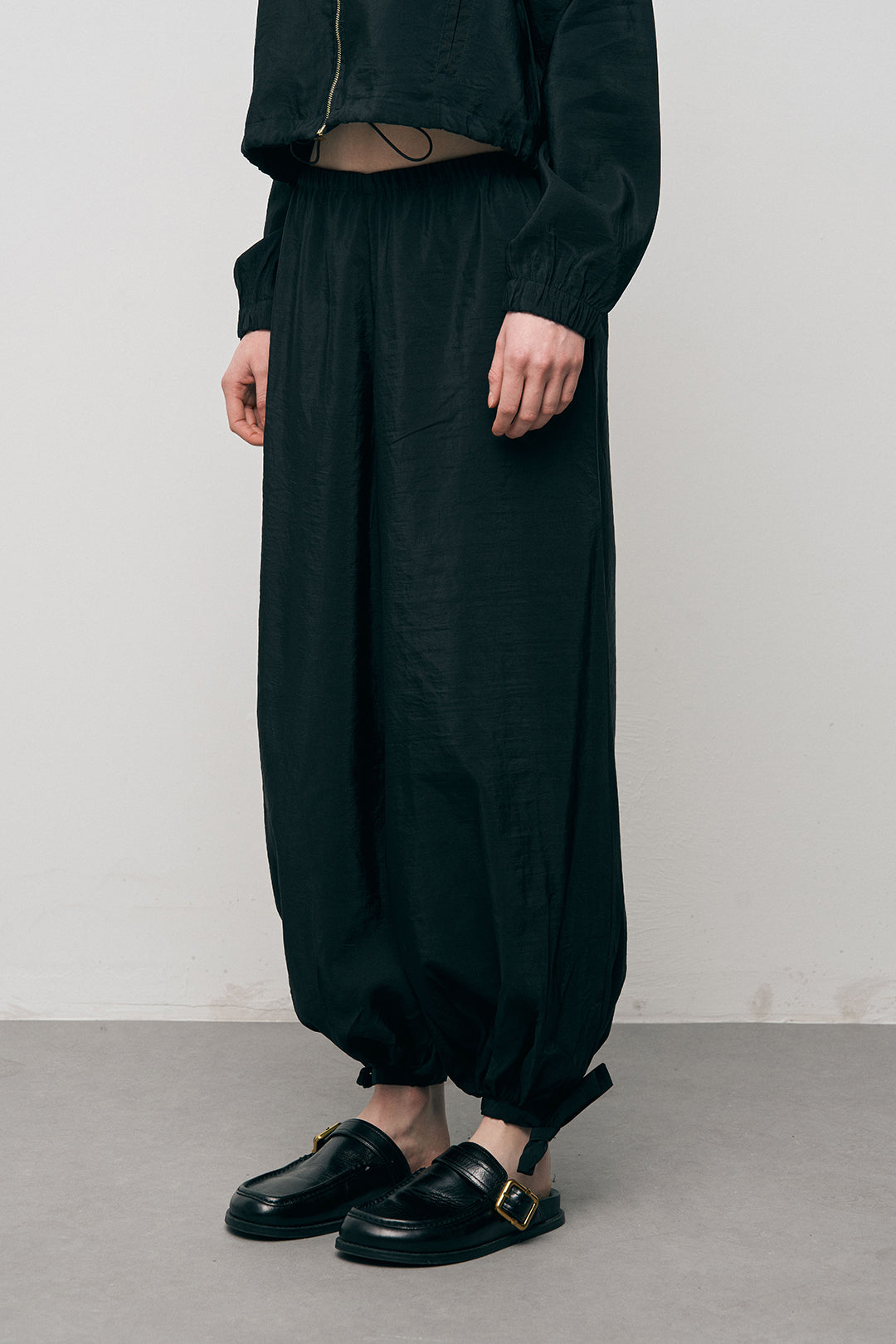 Orfeonegro Bağlama Detaylı Lastikli Paça Siyah Pantolon