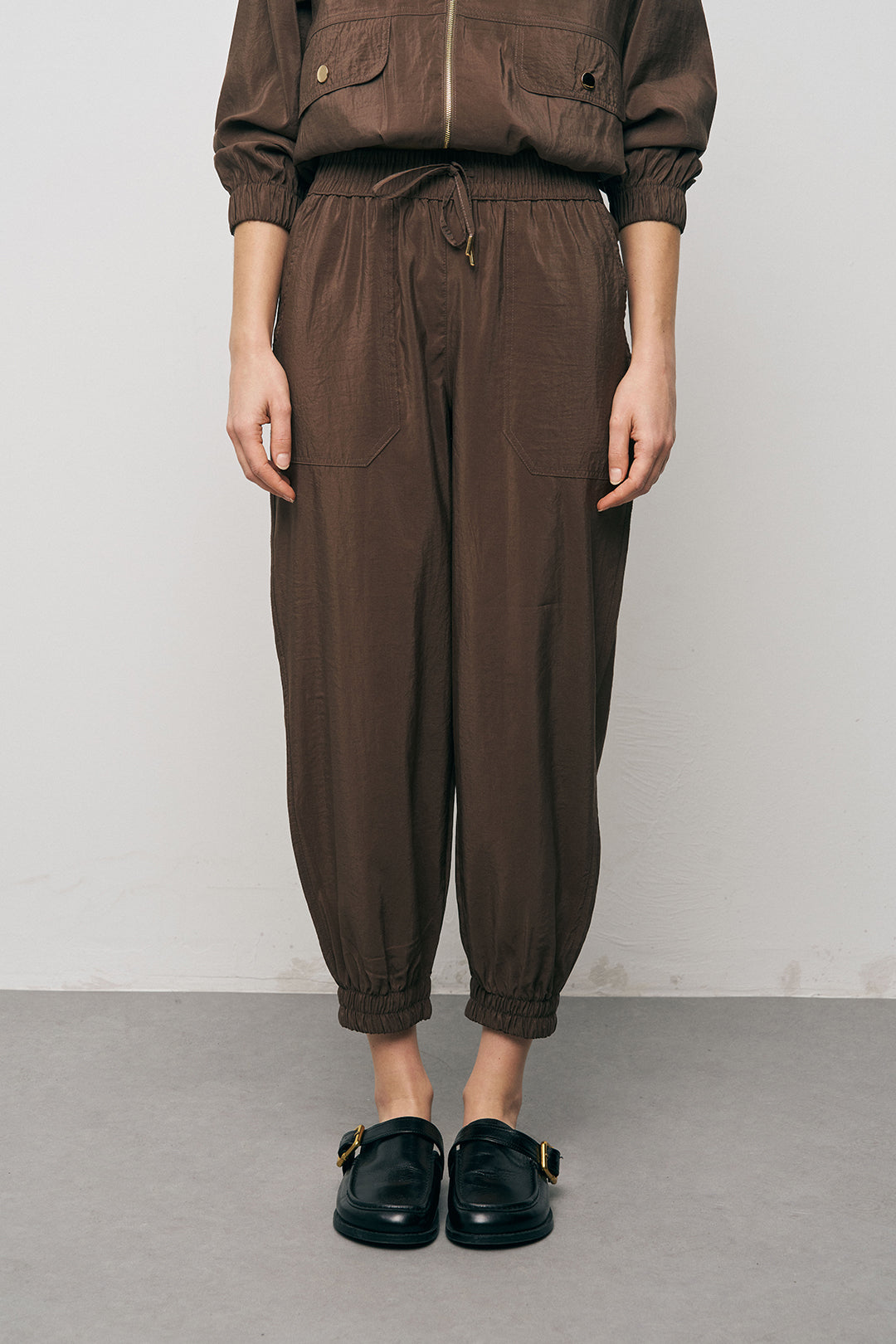 Orfeonegro Beli Lastikli ve Paçası Bağlama Detaylı Kahverengi Pantolon