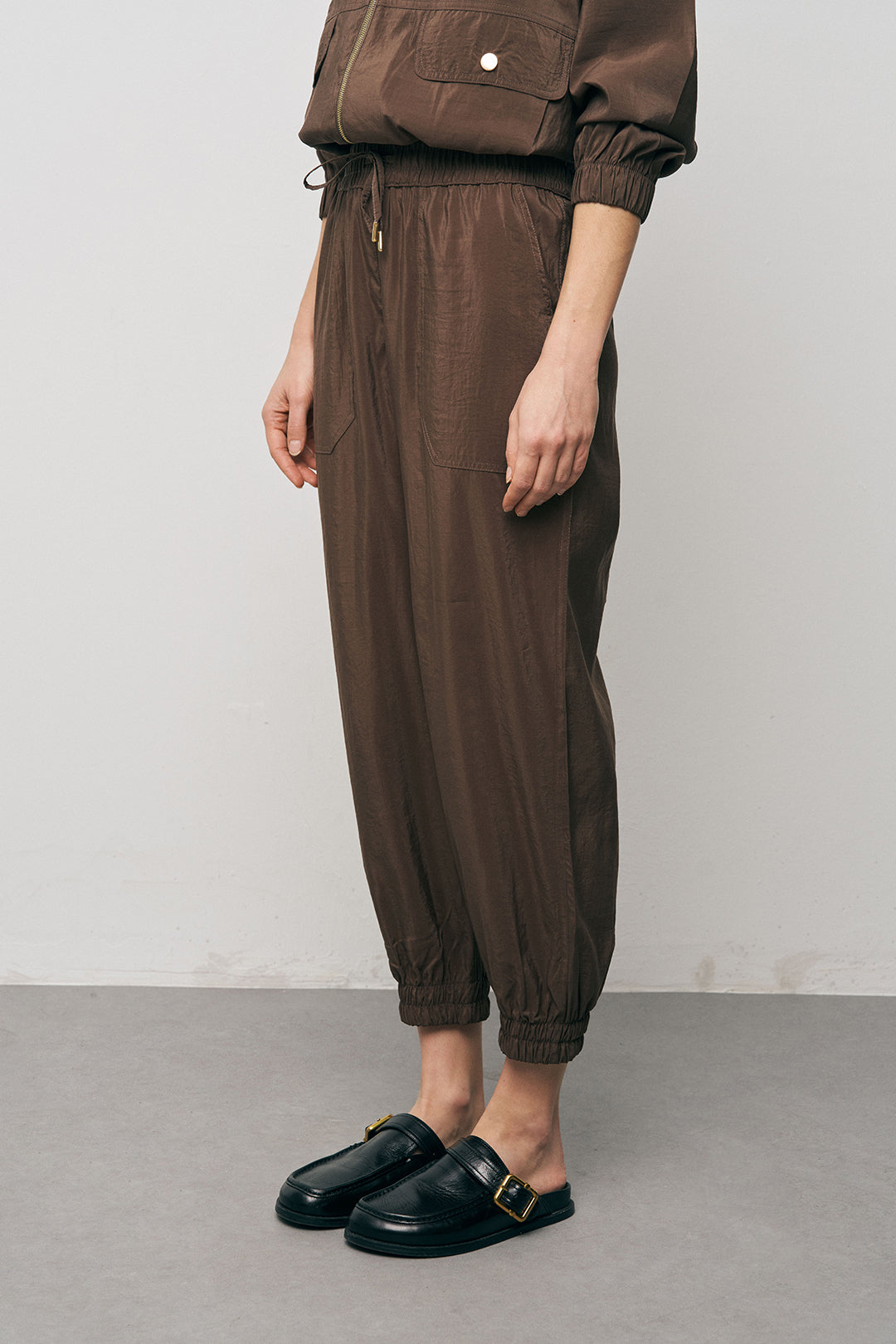 Orfeonegro Beli Lastikli ve Paçası Bağlama Detaylı Kahverengi Pantolon