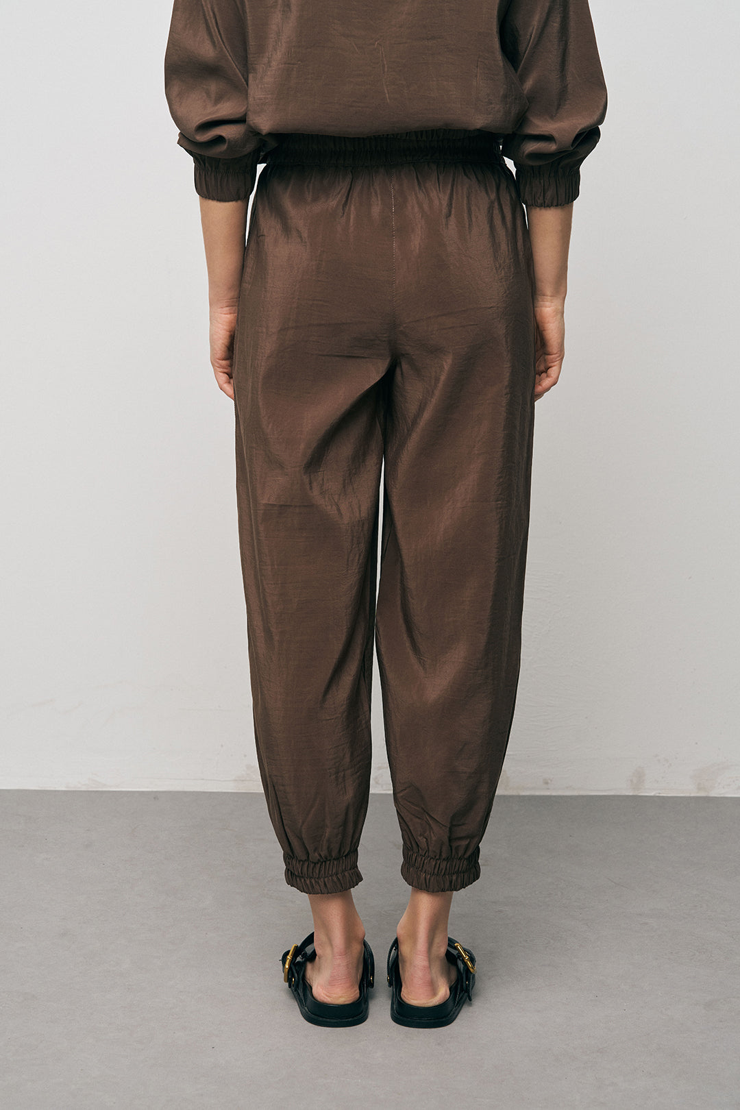 Orfeonegro Beli Lastikli ve Paçası Bağlama Detaylı Kahverengi Pantolon