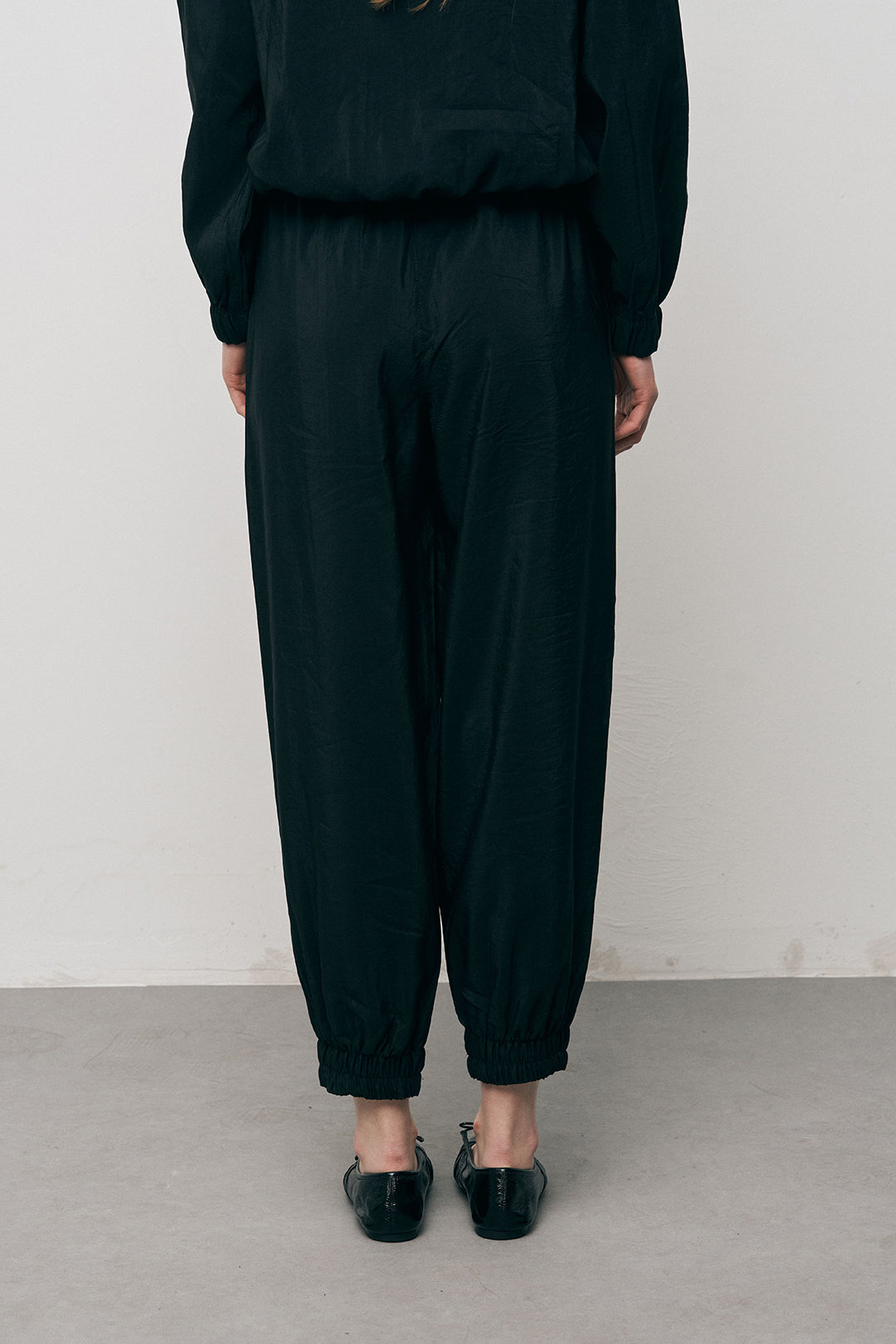 Orfeonegro Beli Lastikli ve Paçası Bağlama Detaylı Siyah Pantolon