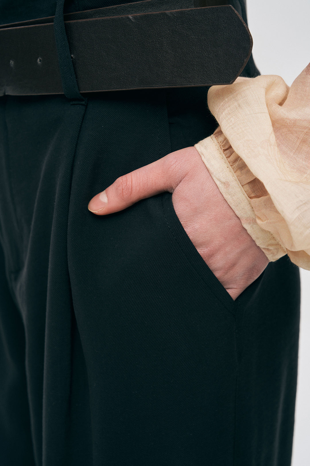 Yüksek Bel Bol Paça Pilili Siyah Keten Pantolon