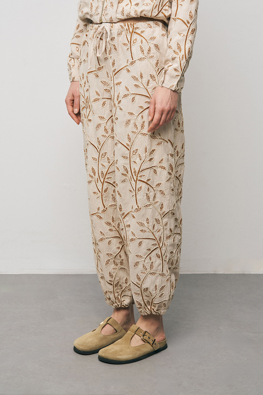 Orfeonegro Yaprak Nakışlı Beli Bağcıklı Kahve Bohem Pantolon