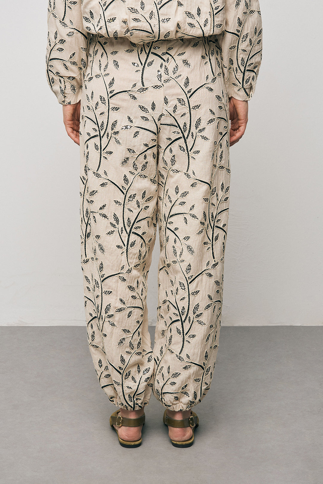 Orfeonegro Yaprak Nakışlı Beli Bağcıklı Siyah Bohem Pantolon