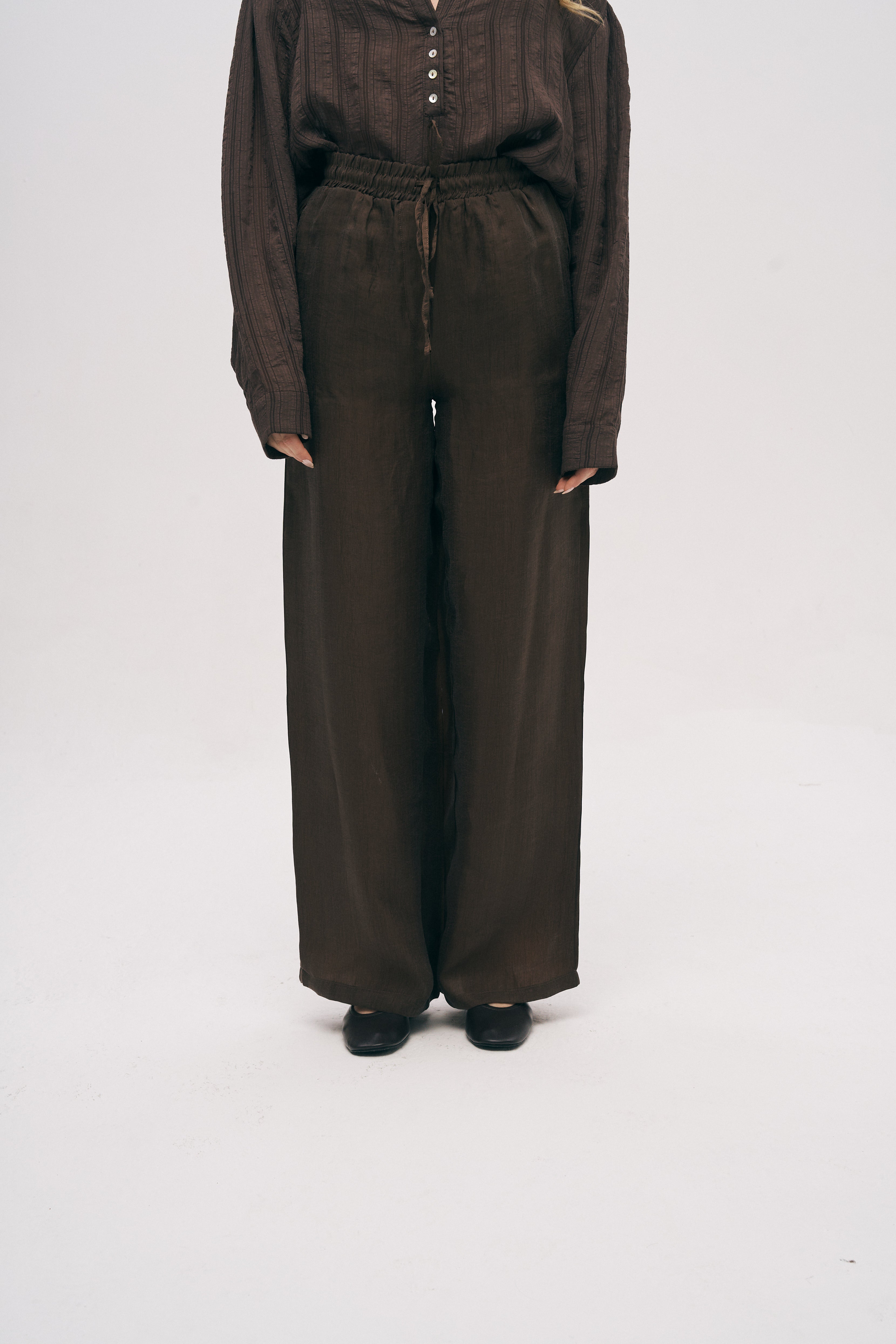 Beli Lastikli ve Bağcıklı Bol Paça Pantolon Kahve