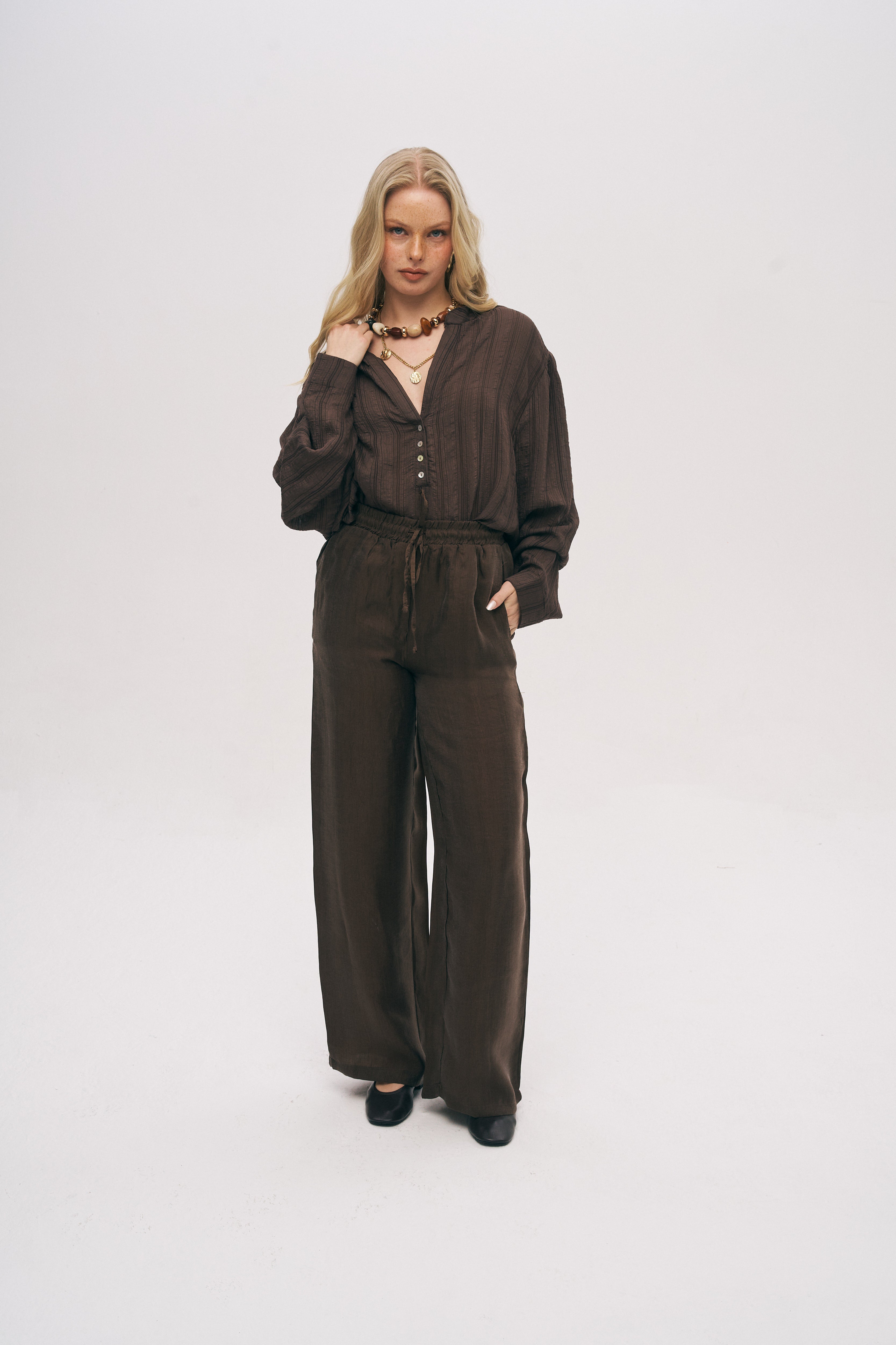 Beli Lastikli ve Bağcıklı Bol Paça Pantolon Kahve