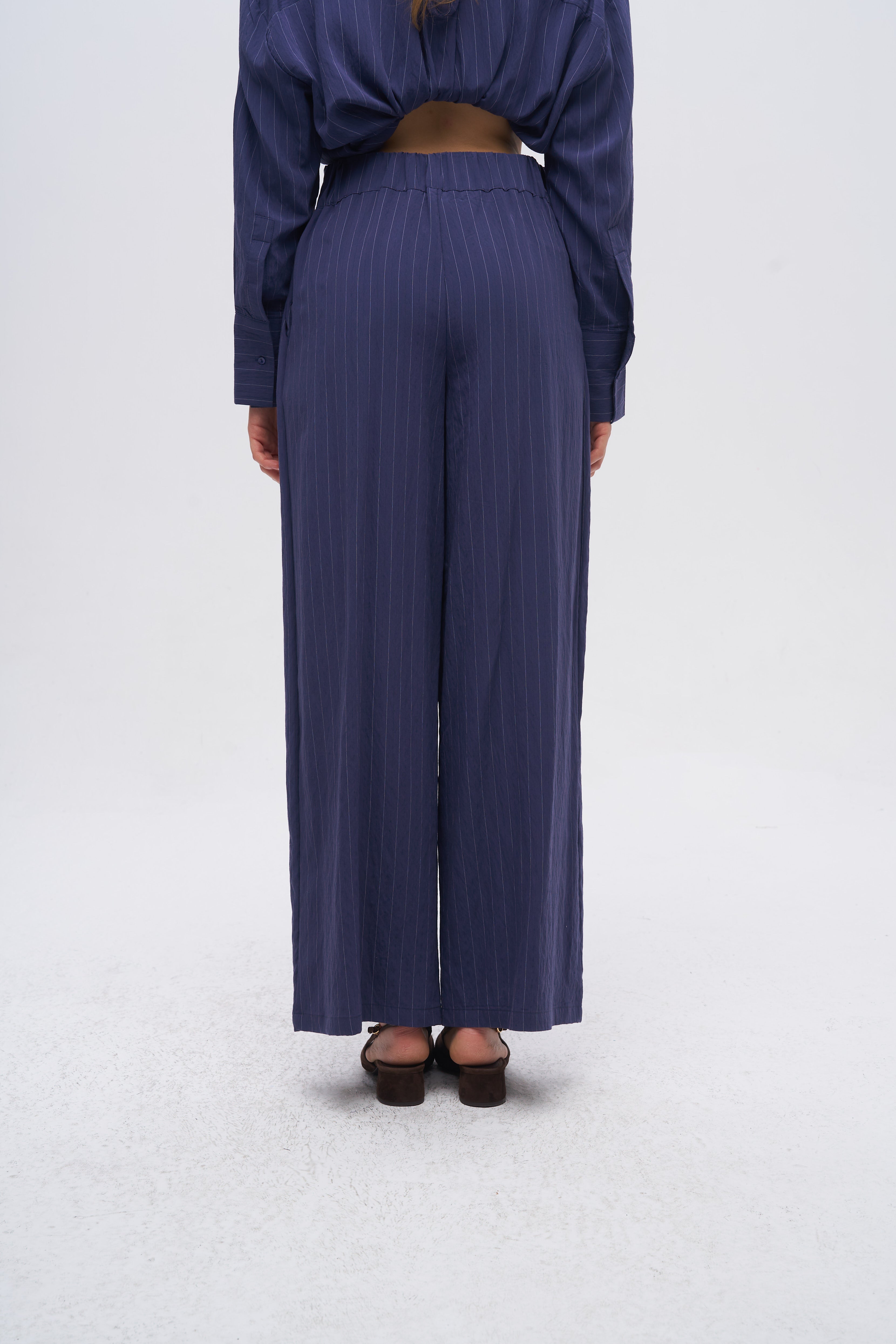 İnce Çizgi Desenli Arkası Lastikli Bol Paça Pantolon Laci