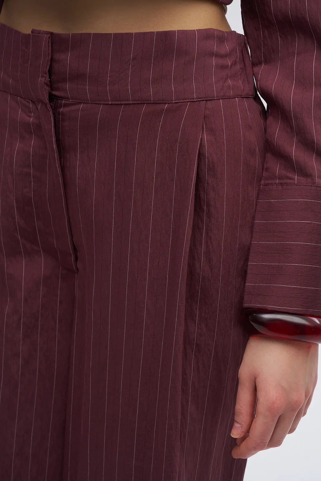 İnce Çizgi Desenli Arkası Lastikli Bol Paça Pantolon Bordo ORFEONEGRO