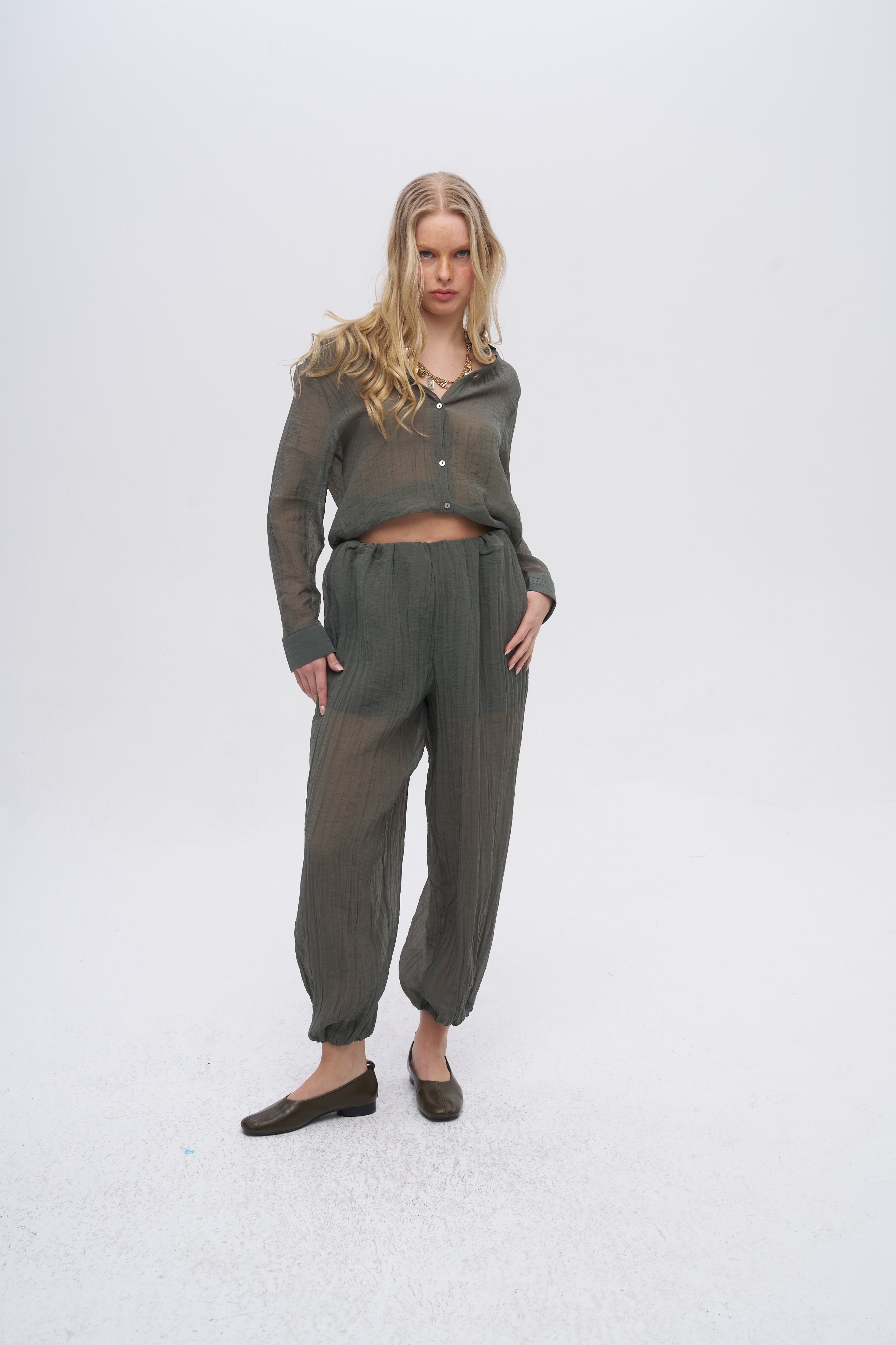 Beli ve Paçası Lastikli Dokulu Balon Pantolon Haki