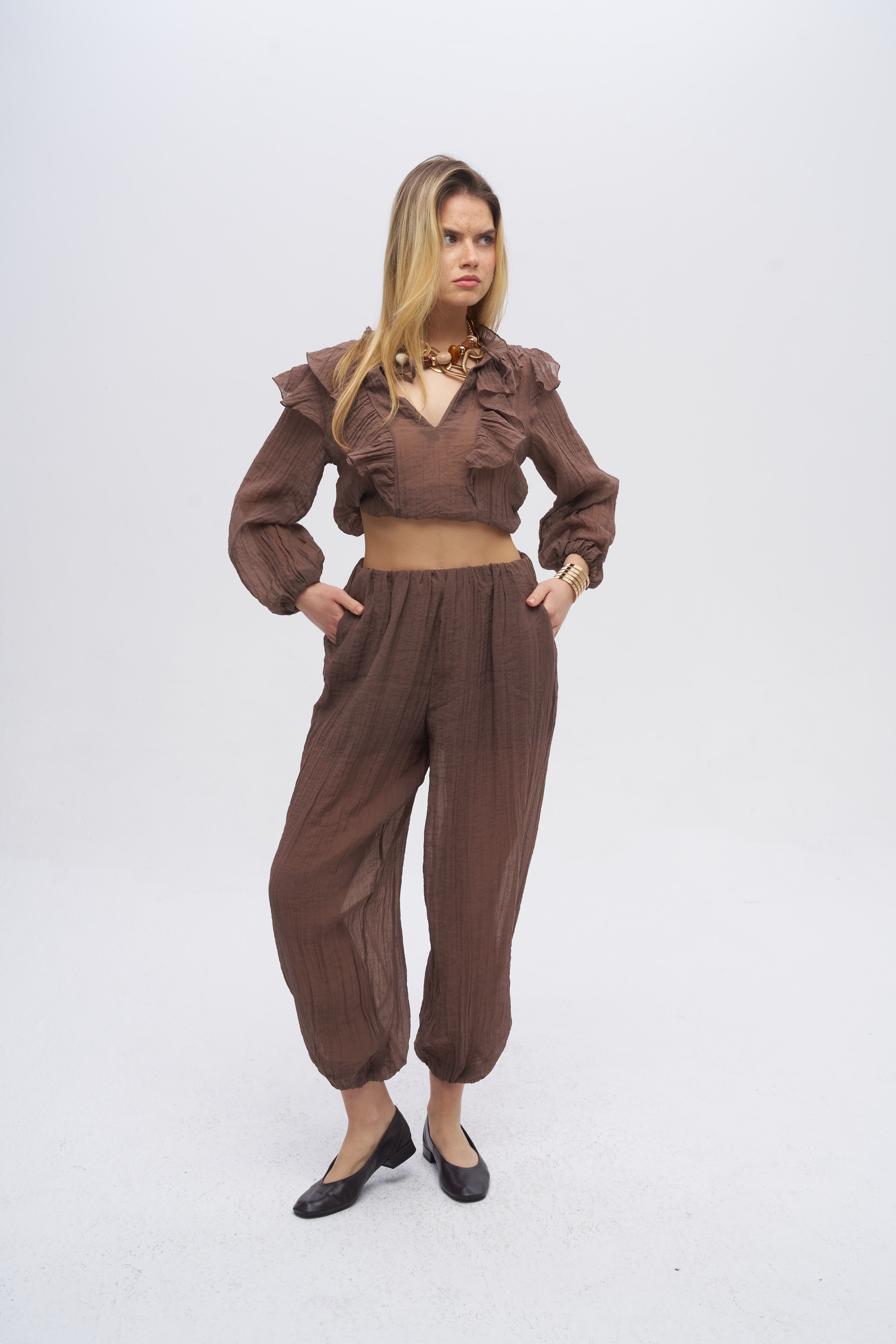 Beli ve Paçası Lastikli Dokulu Balon Pantolon Kahve