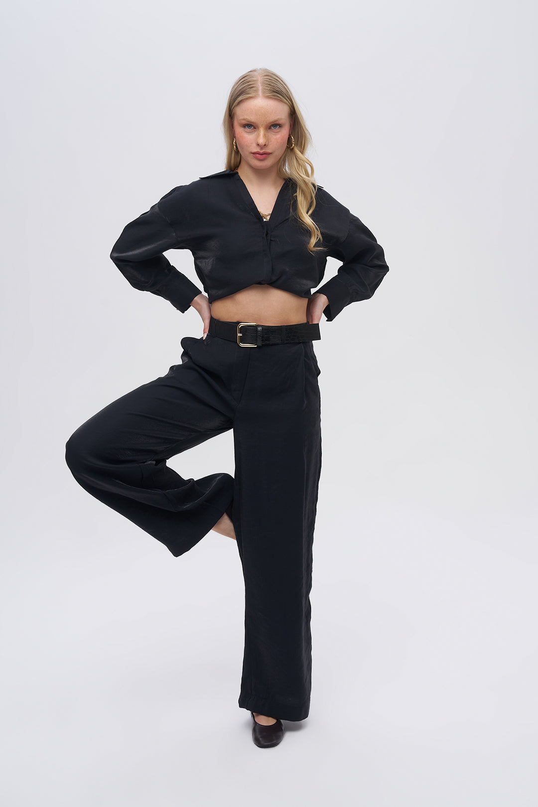 Kadın Siyah Yüksek Bel Dökümlü Kemer Detaylı Palazzo Pantolon
