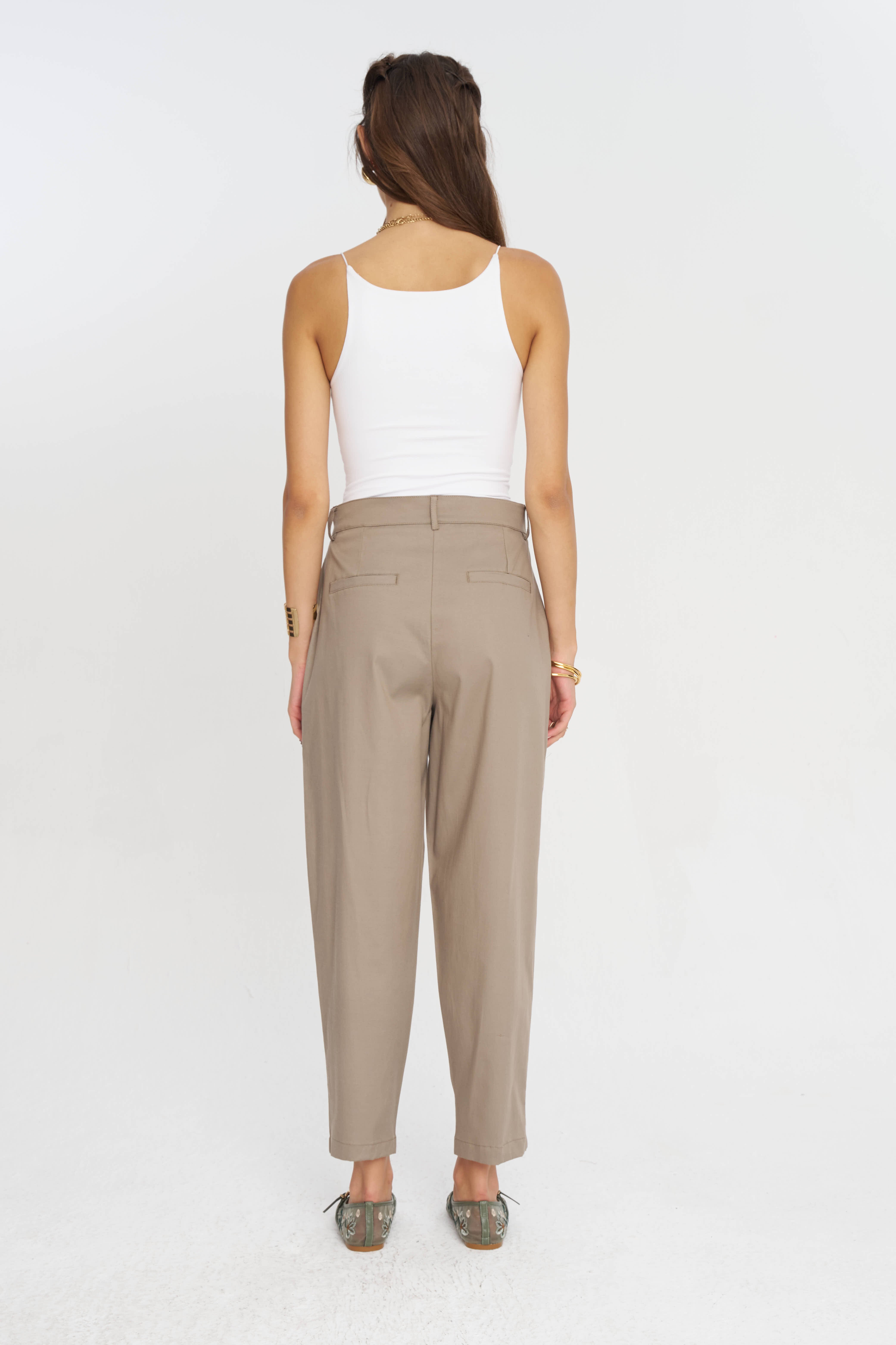 Toptan Düğme Detaylı Tencel Karışımlı Kadın Pantolon Vizon