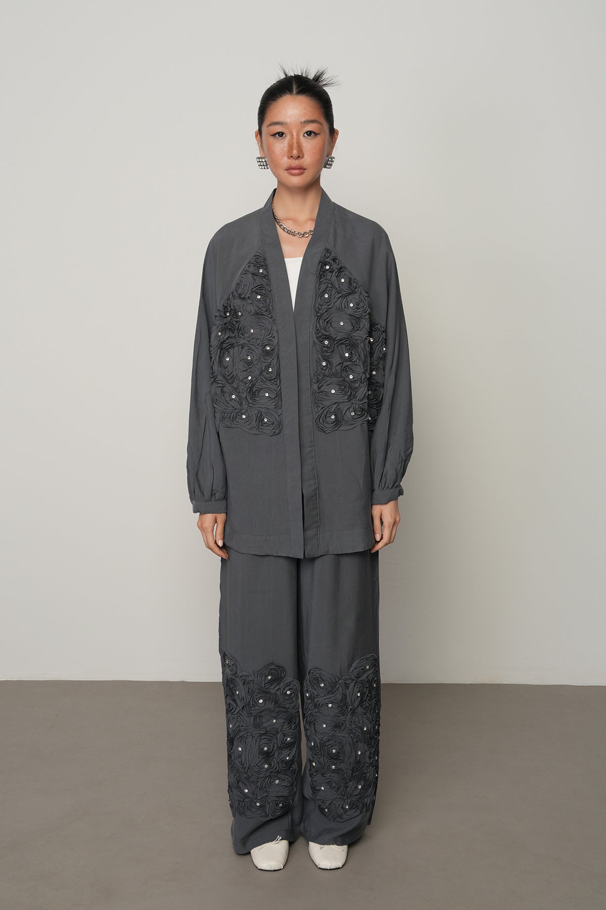 Toptan Gül ve Taş İşlemeli Kadın Kimono – Oversize / %90 Tencel Kumaş | Yerli Üretim 34542 Kimyon 34542 Antrasit