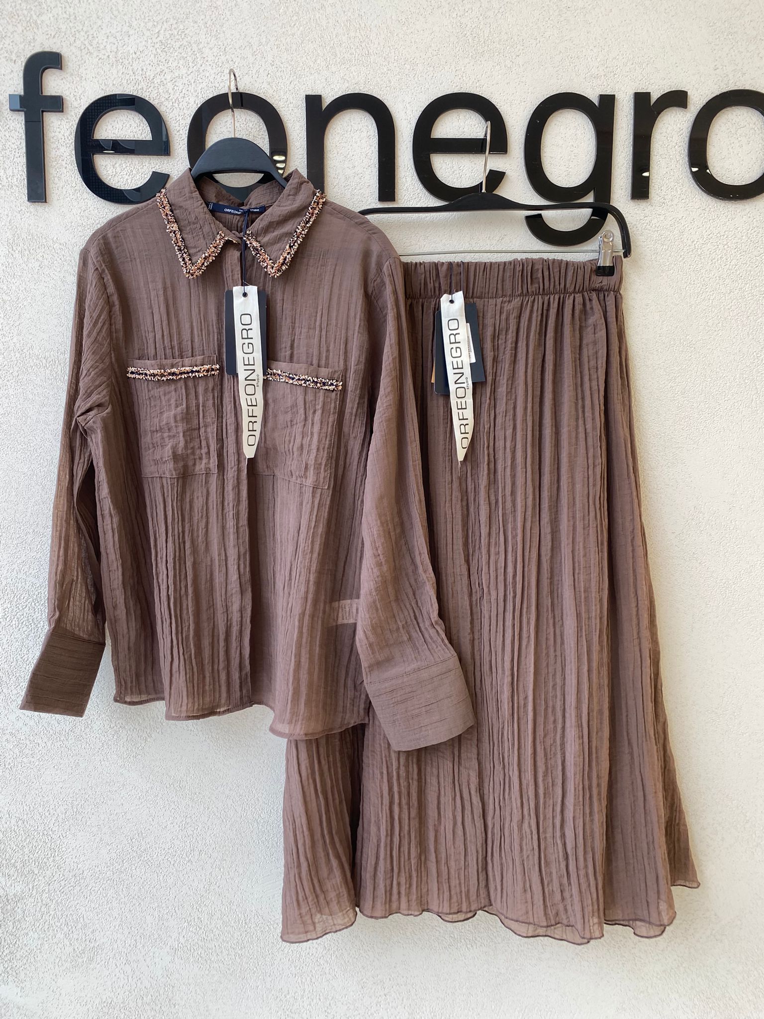 Taş İşlemeli Bürümcük Gömlek ve Astarlı Etek Takımı Kahve