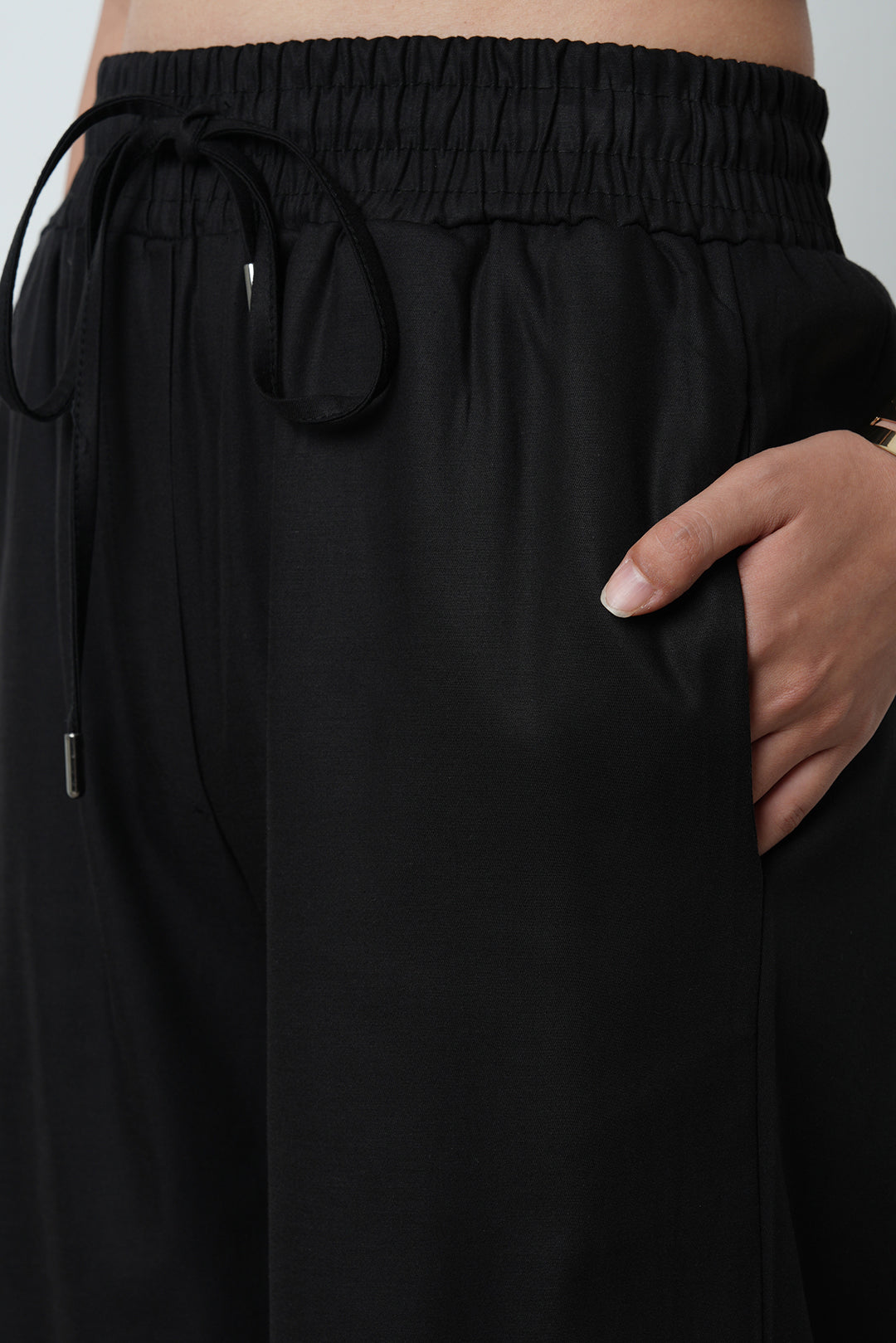 Kadın bol paça pantolon, beli lastikli, düz renk, tesettür uyumlu, toptan satış için uygun