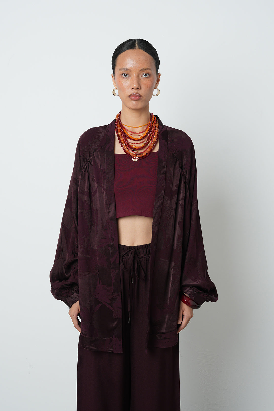 Bordo çiçek desenli oversize kesim kadın kimono – viskon kumaş