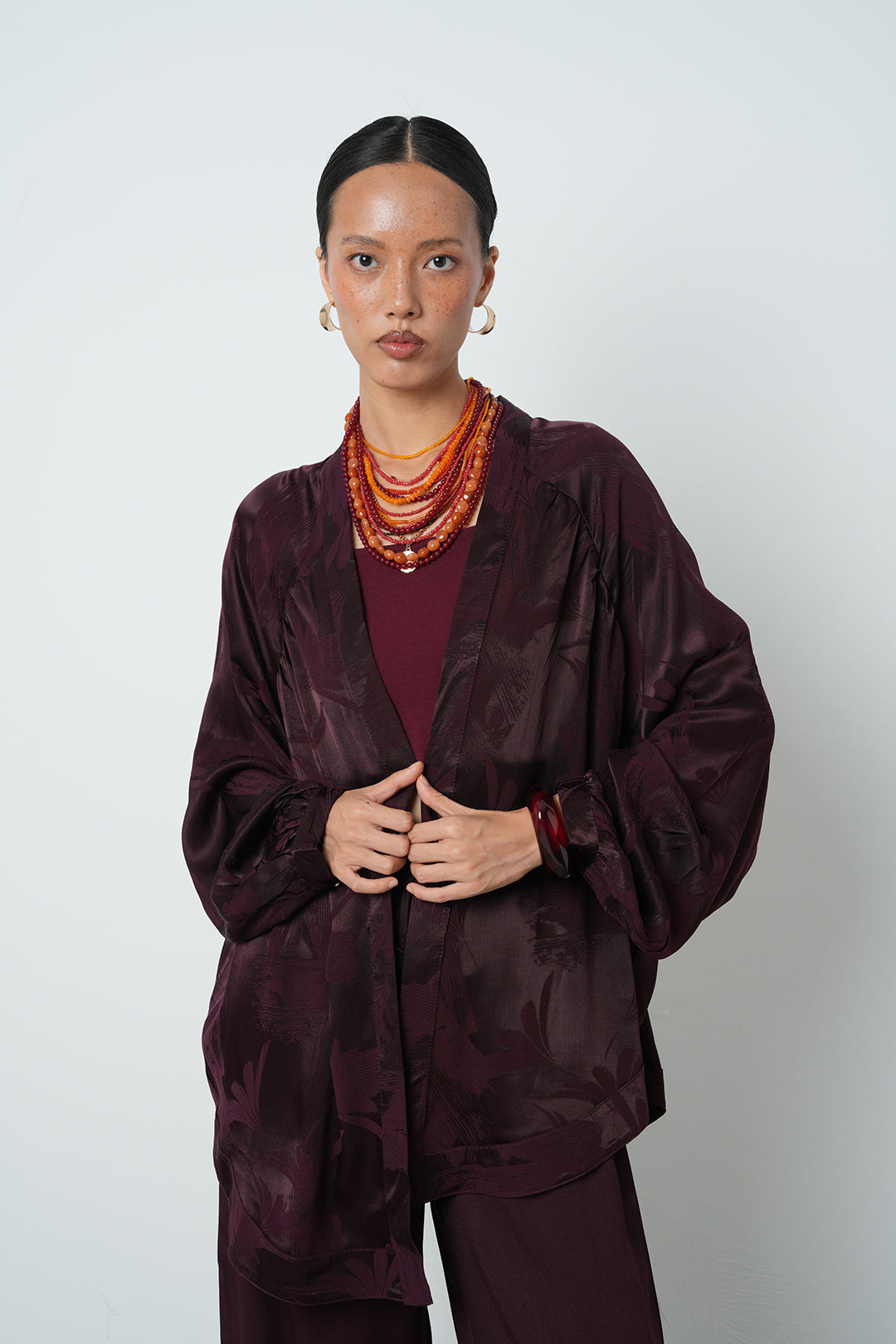 Bordo çiçek desenli oversize kesim kadın kimono – viskon kumaş