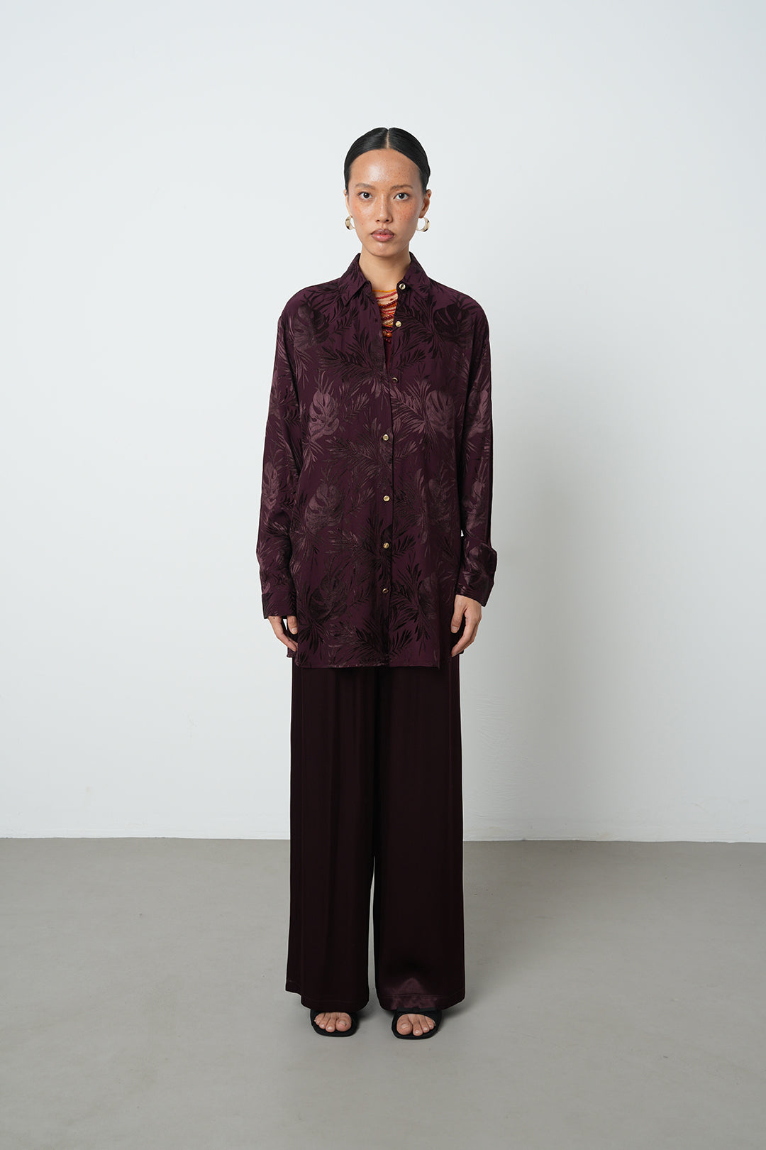 Bordo renk çiçek desenli tesettüre uygun kadın oversize gömlek