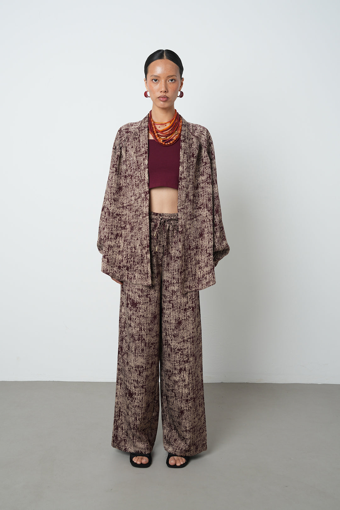 Bordo etnik desenli oversize kadın kimono – ön görünüm