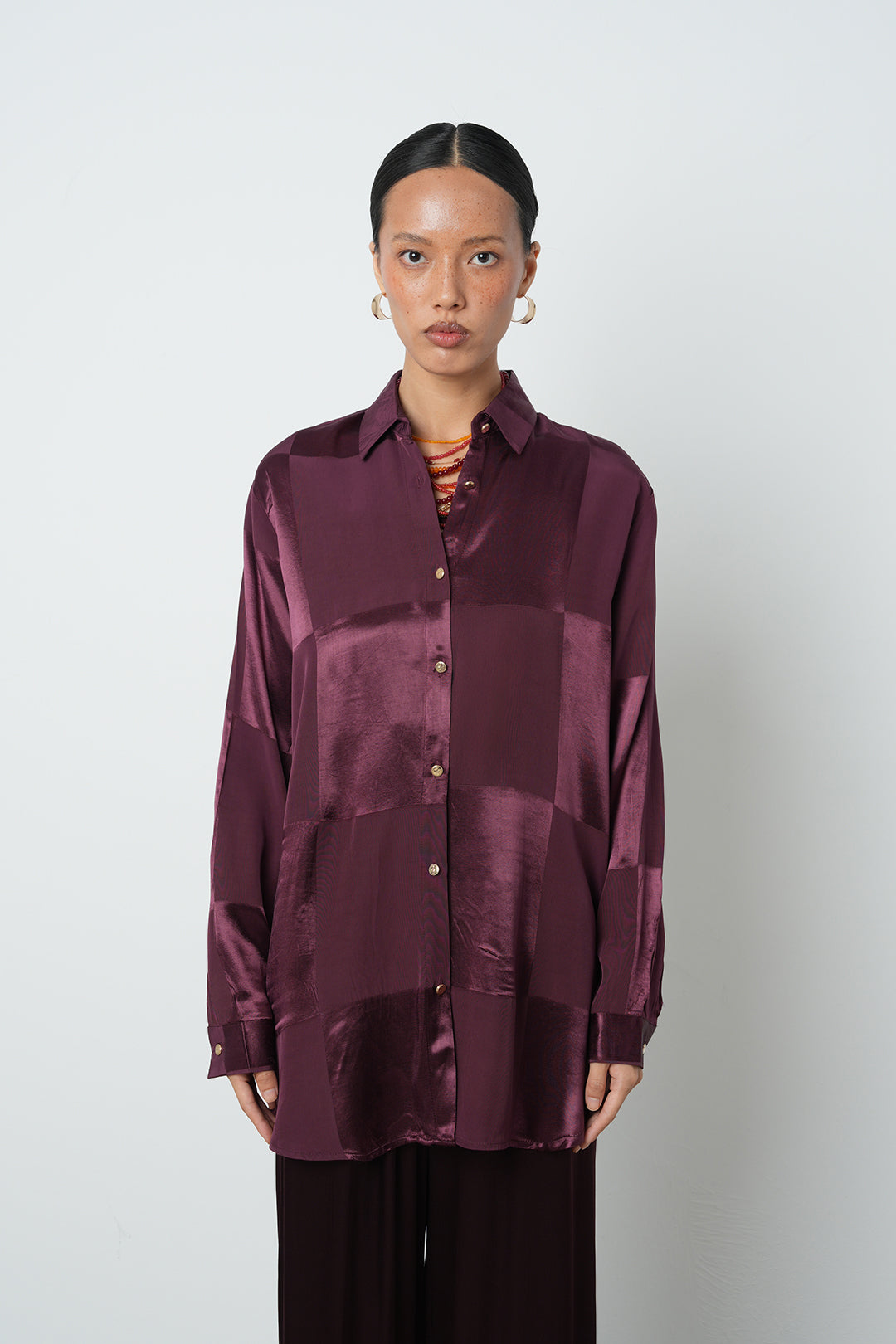 Bordo renk kare desenli oversize kadın gömlek ön görünüm