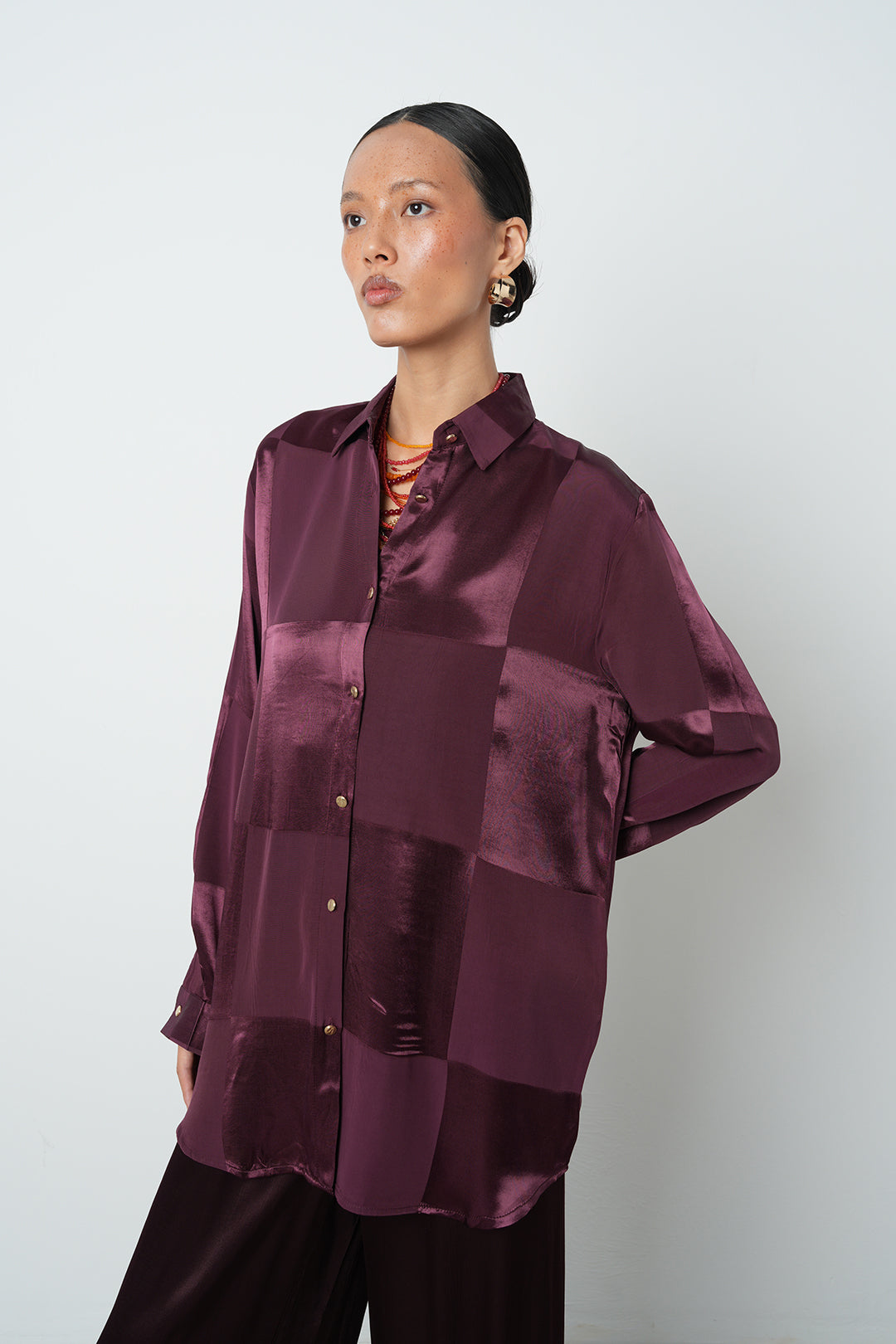 Bordo renk kare desenli oversize kadın gömlek ön görünüm