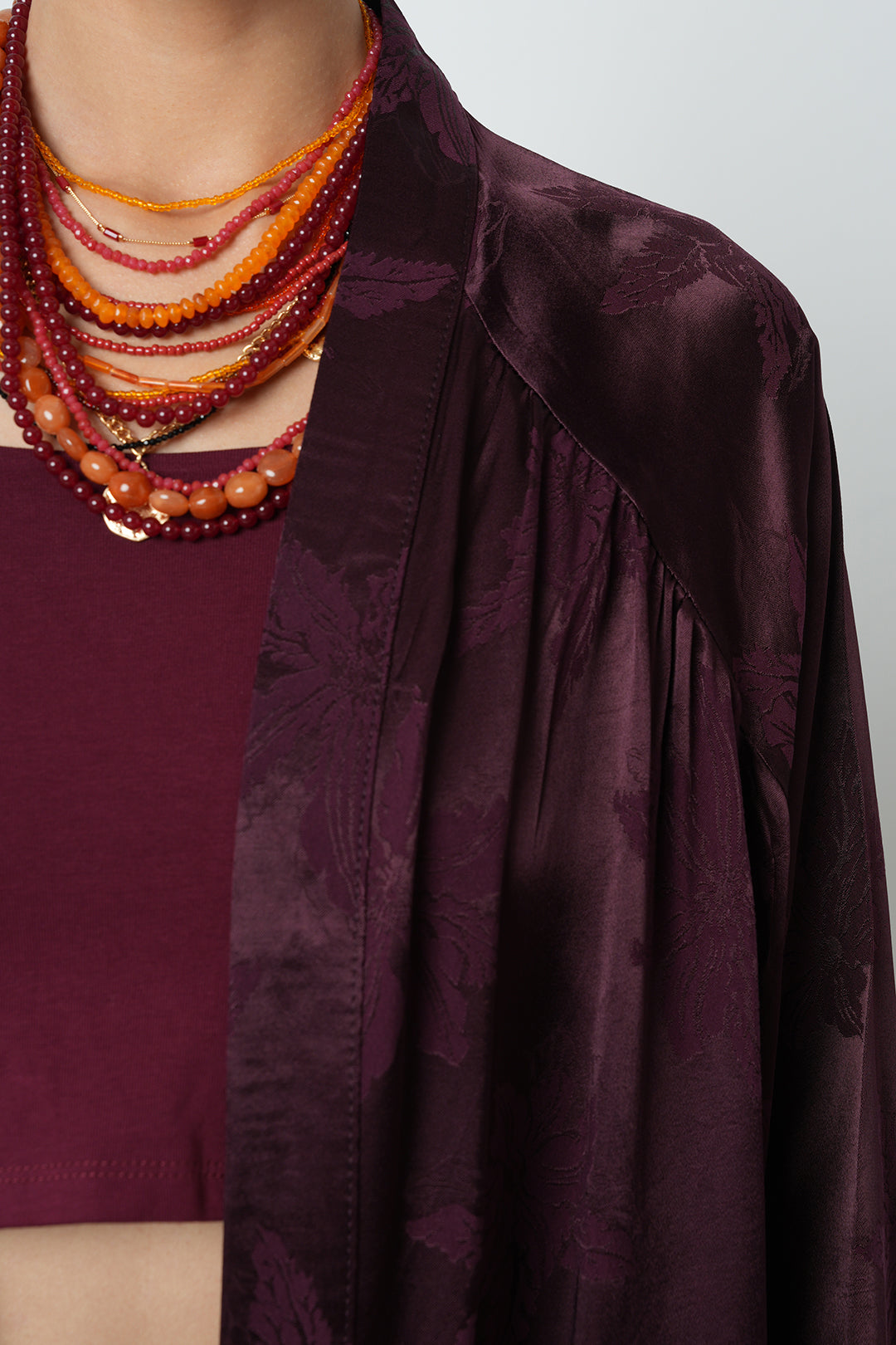Bordo yaprak desenli oversize kadın kimono, 77 cm uzunlukta şık ve rahat tasarım