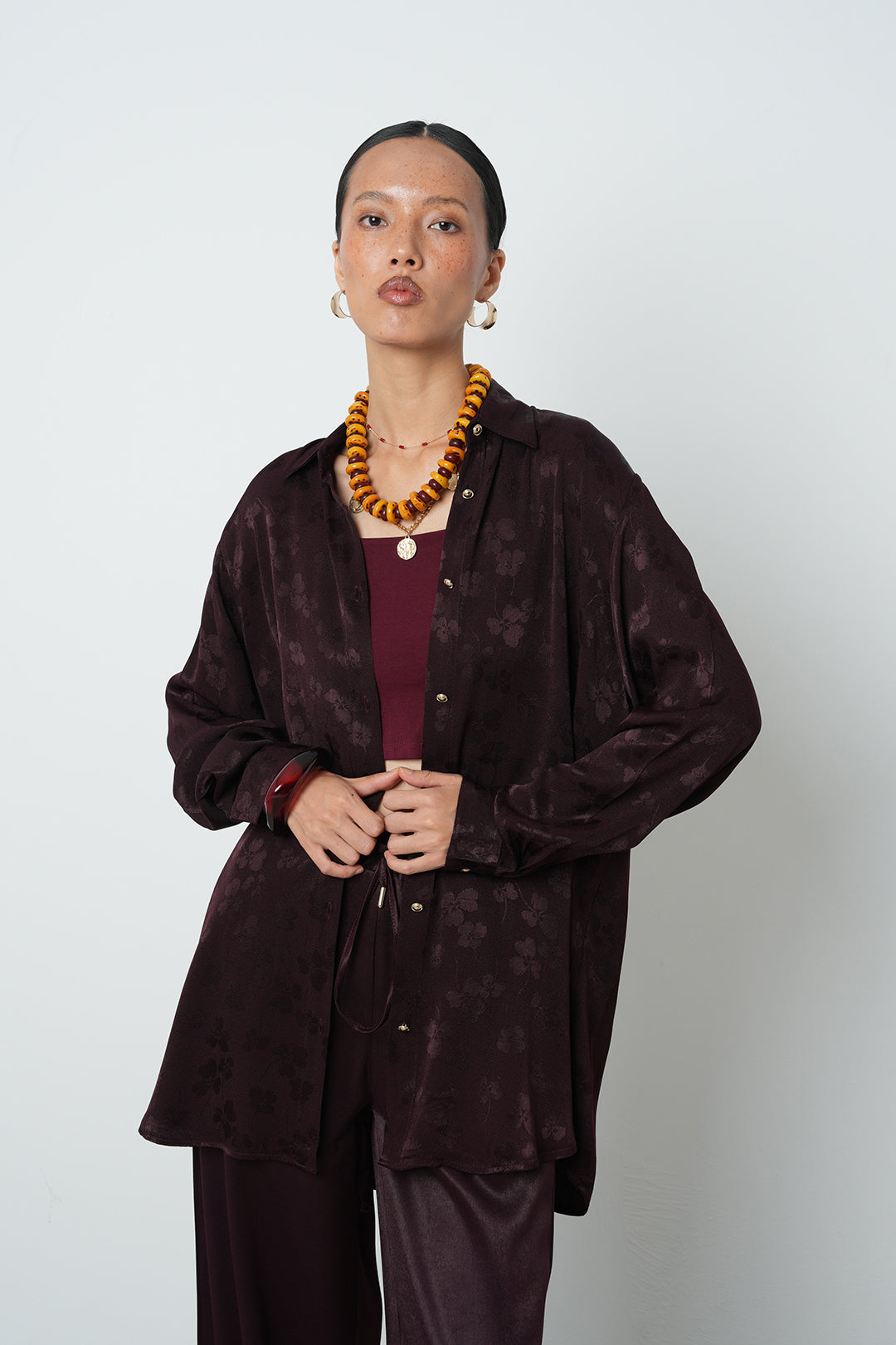 Desenli bordo oversize kadın gömlek - altın düğmeli, toptan satışa uygun