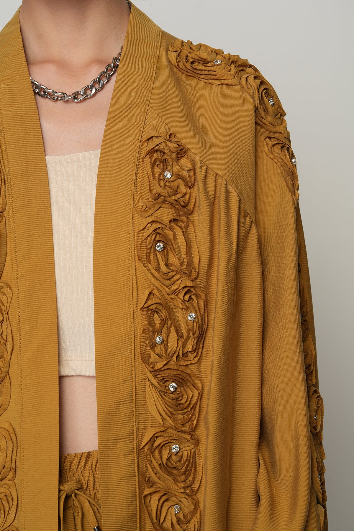 Toptan satışa uygun gül ve taş detaylı oversize kadın kimono, tesettür uyumlu şık dış giyim
