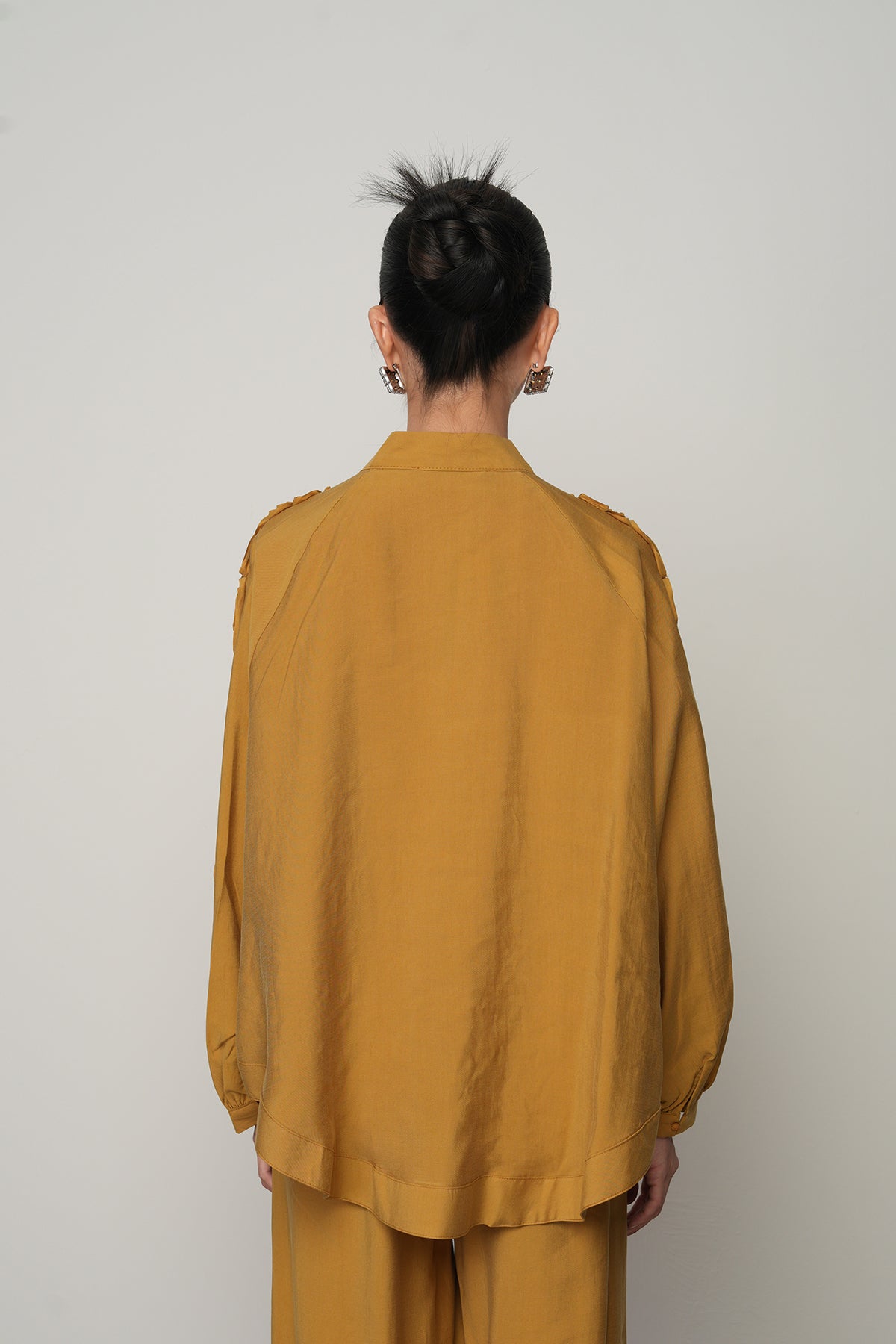 Toptan satışa uygun gül ve taş detaylı oversize kadın kimono, tesettür uyumlu şık dış giyim