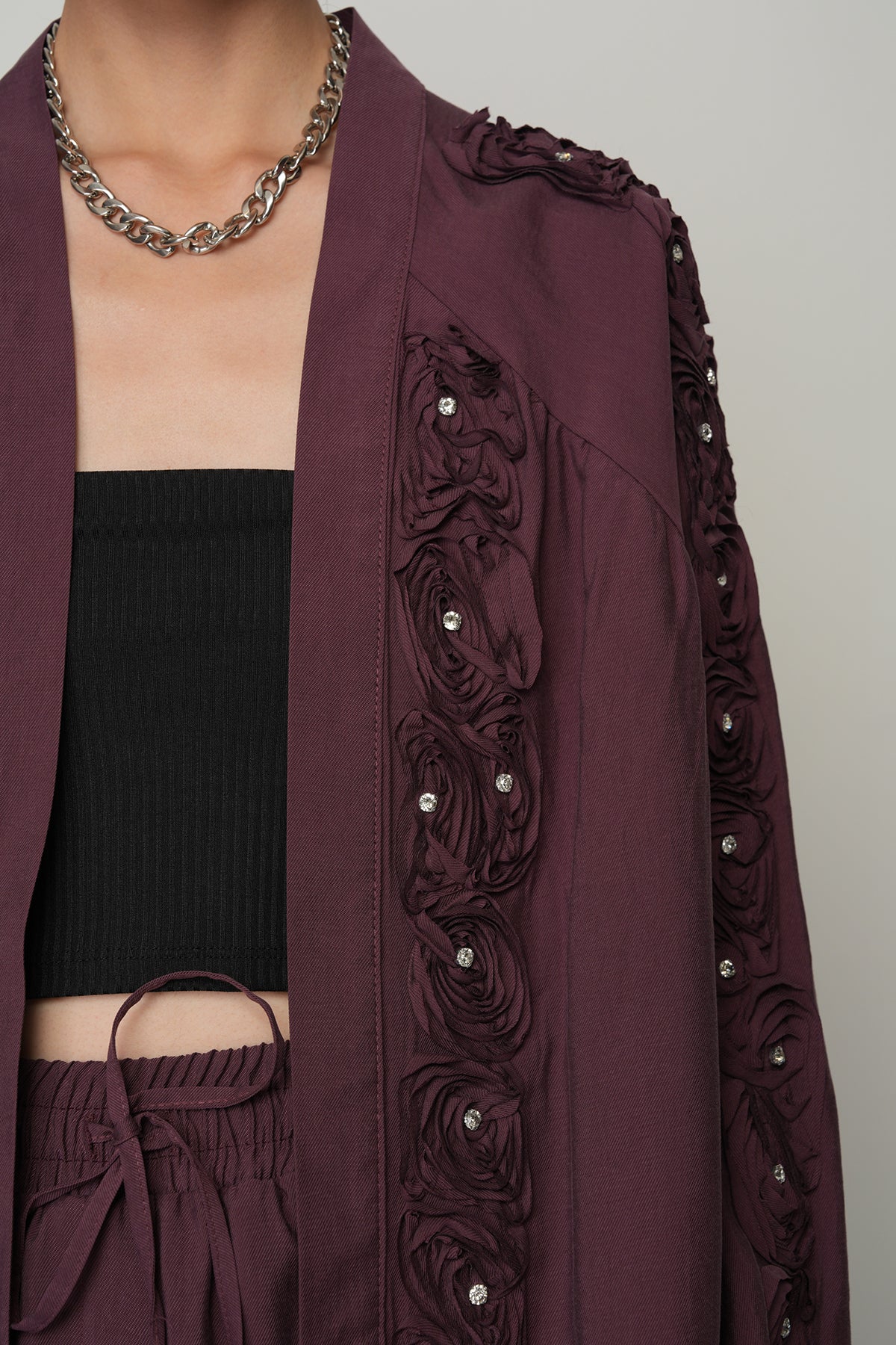 Toptan satışa uygun gül ve taş detaylı oversize kadın kimono, tesettür uyumlu şık dış giyim