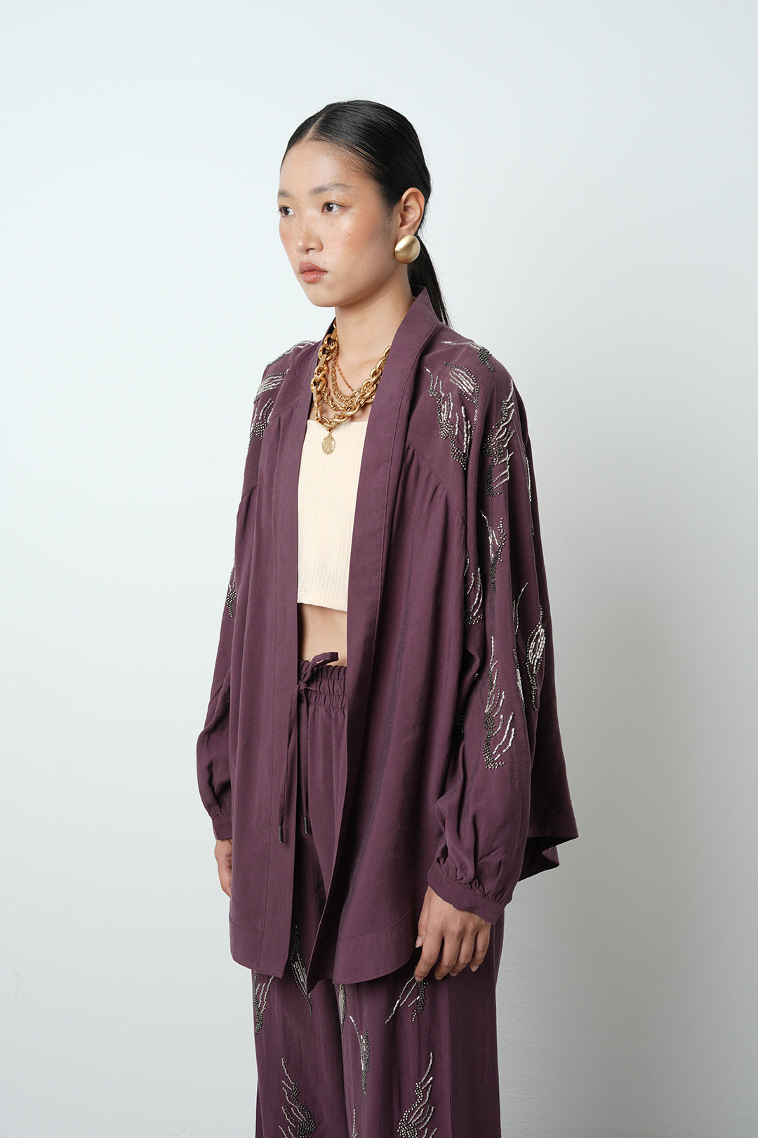 Arkası ve kolları taş işlemeli oversize kadın kimono – günlük ve tesettür giyime uygun, toptan satış için ideal ürün