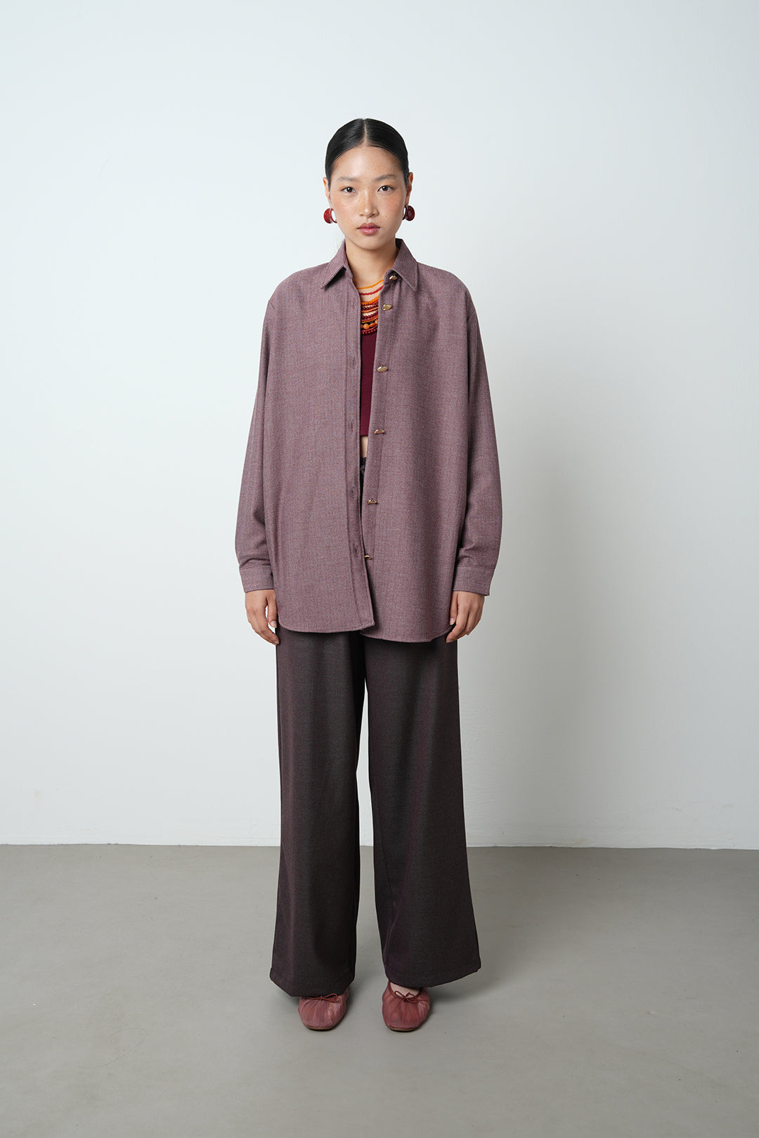 Altın düğme detaylı bordo oversize kadın gömlek, toptan satış