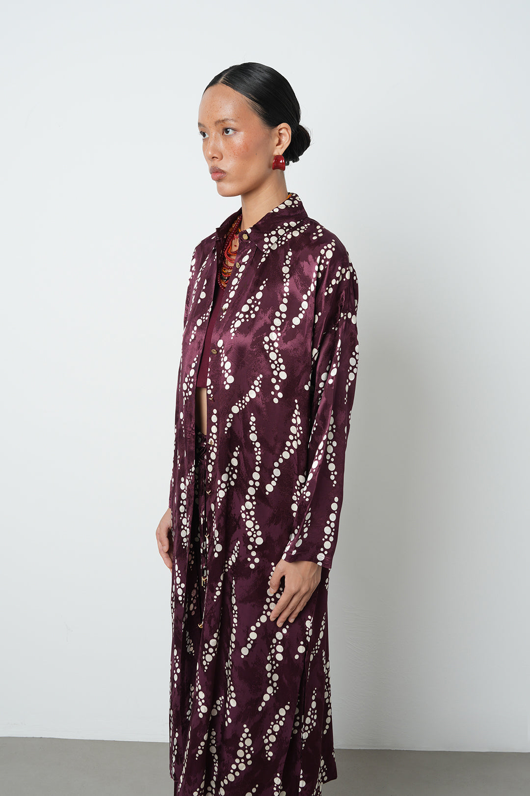 Toptan bordo beyaz nokta desenli saten tunik - uzun kollu, modern kesim