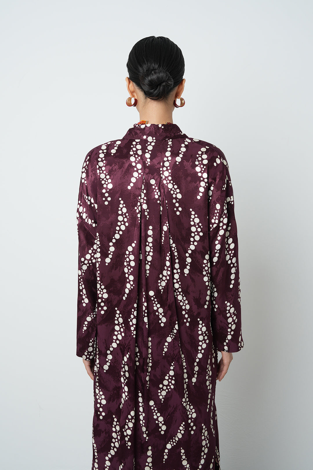 Toptan bordo beyaz nokta desenli saten tunik - uzun kollu, modern kesim