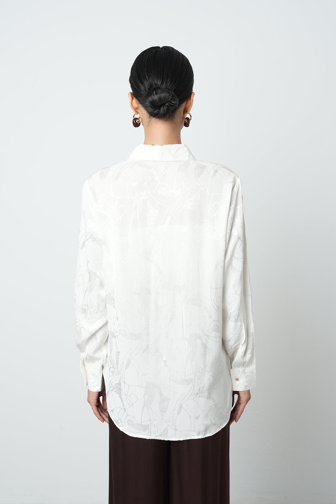Etnik desenli jakarlı oversize kadın gömlek – rahat kalıp, bohem stil