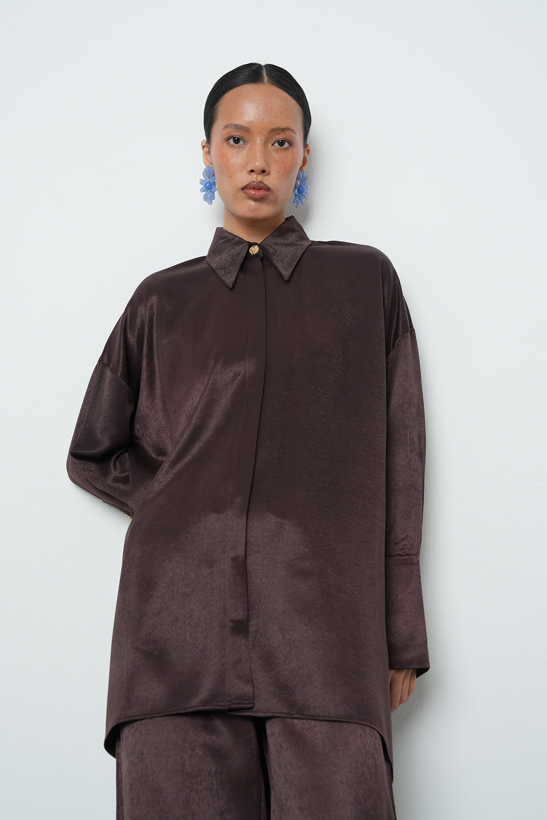 Toptan bordo uzun tesettür gömlek, oversize kesim, düğme detaylı