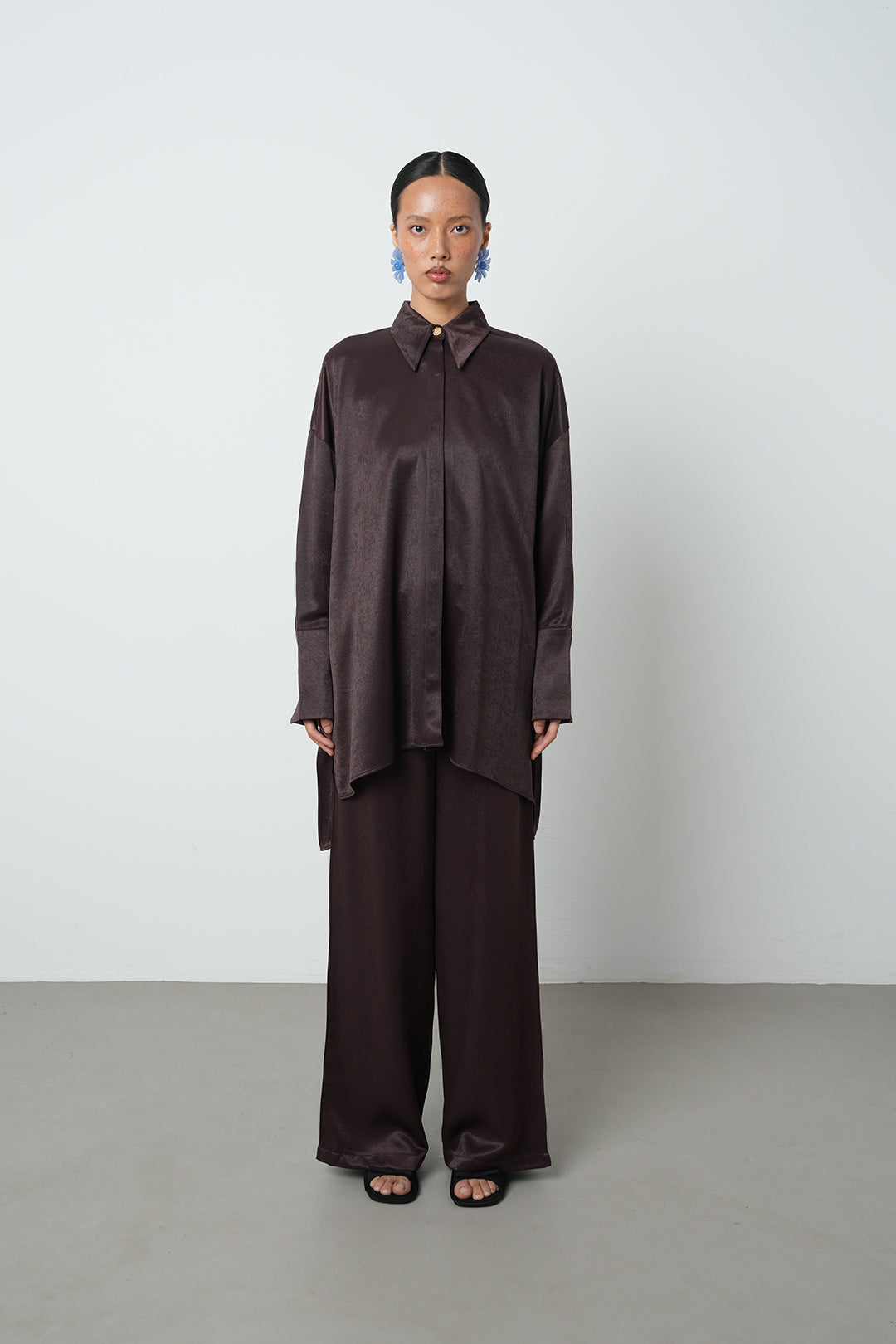 Toptan bordo uzun tesettür gömlek, oversize kesim, düğme detaylı