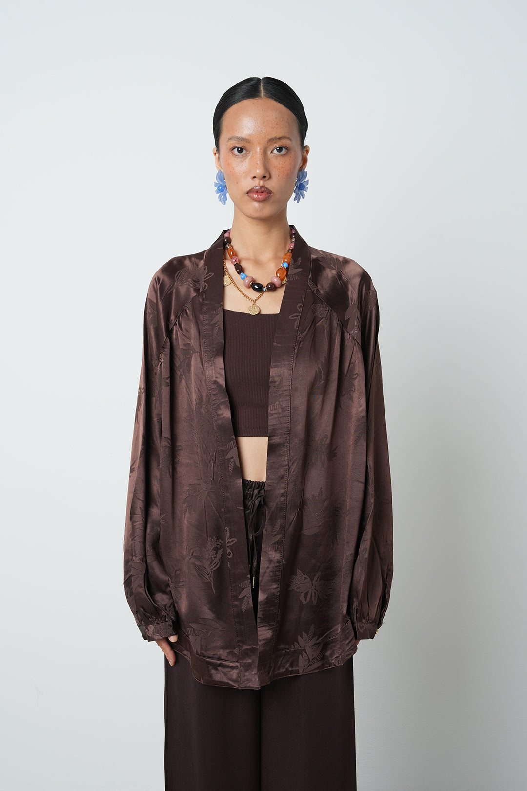 Çiçek desenli kahverengi oversize kadın kimono, toptan satış